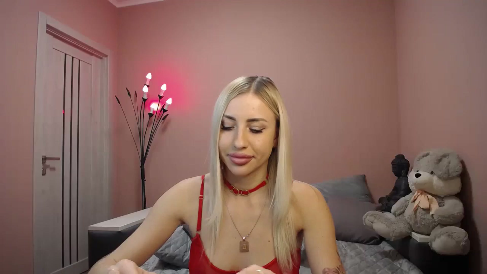 Gallery image thumbnail from KimKalash's myfreecams stream on, 11/22/2023, 12:08 image 17 of 20