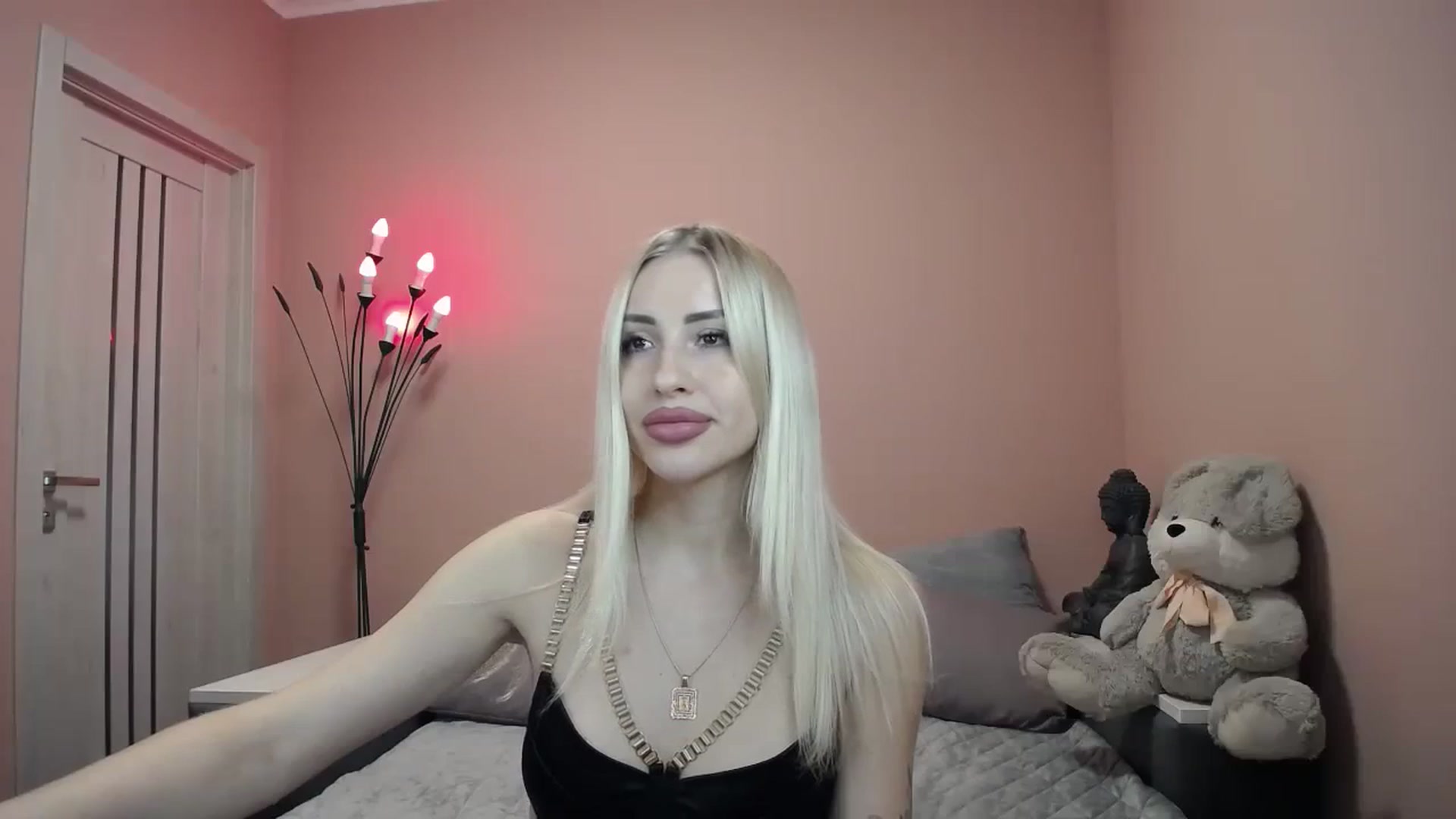Gallery image thumbnail from KimKalash's myfreecams stream on, 11/24/2023, 09:35 image 6 of 20