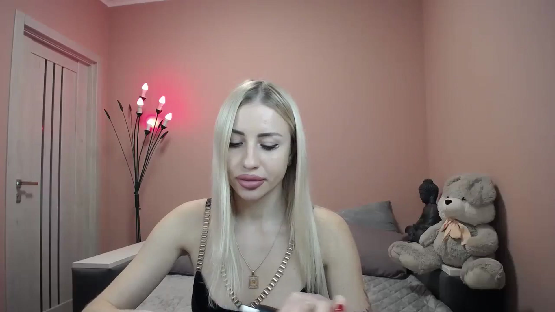 Gallery image thumbnail from KimKalash's myfreecams stream on, 11/24/2023, 09:35 image 8 of 20
