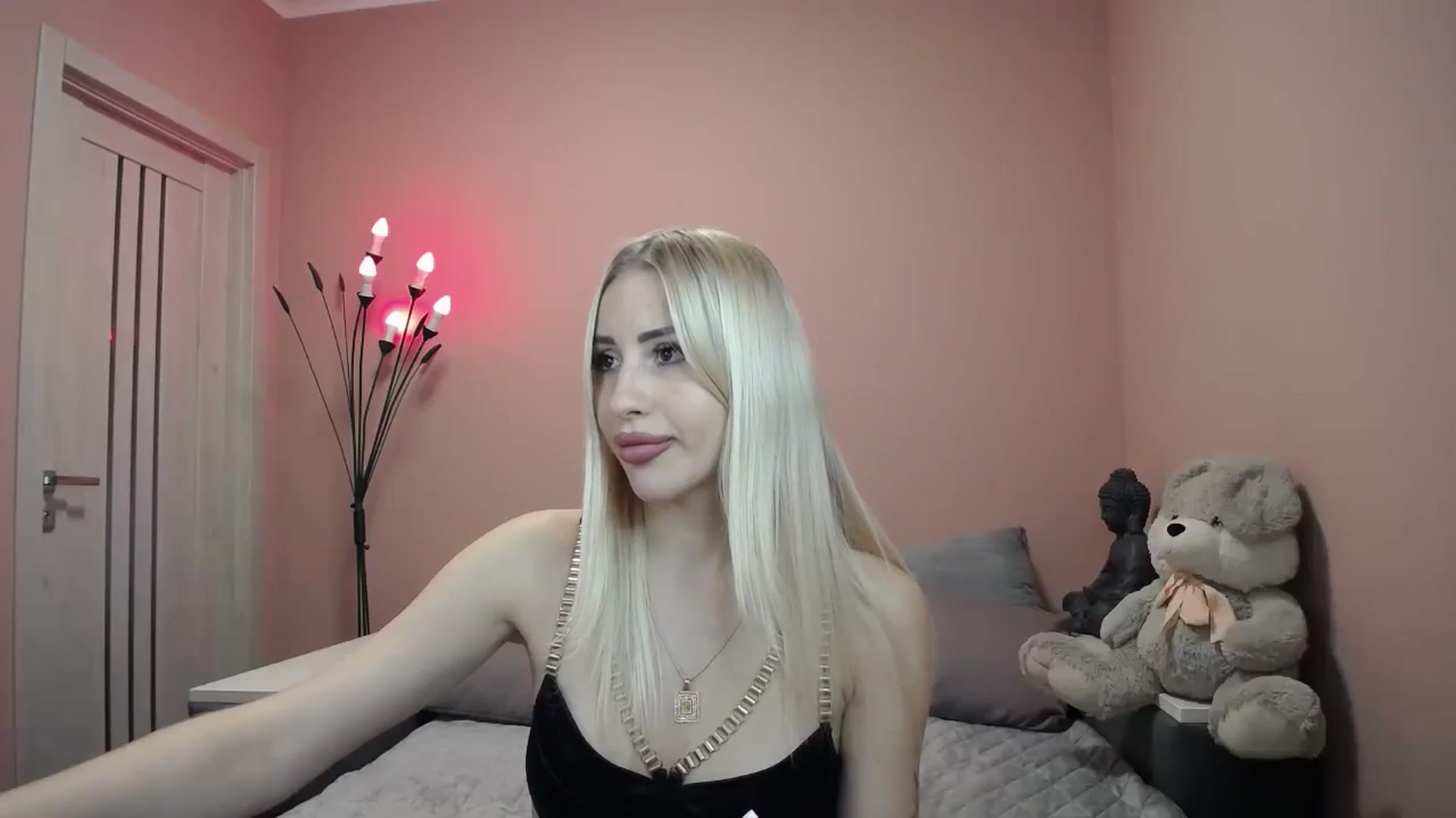 Gallery image thumbnail from KimKalash's myfreecams stream on, 11/24/2023, 09:35 image 9 of 20