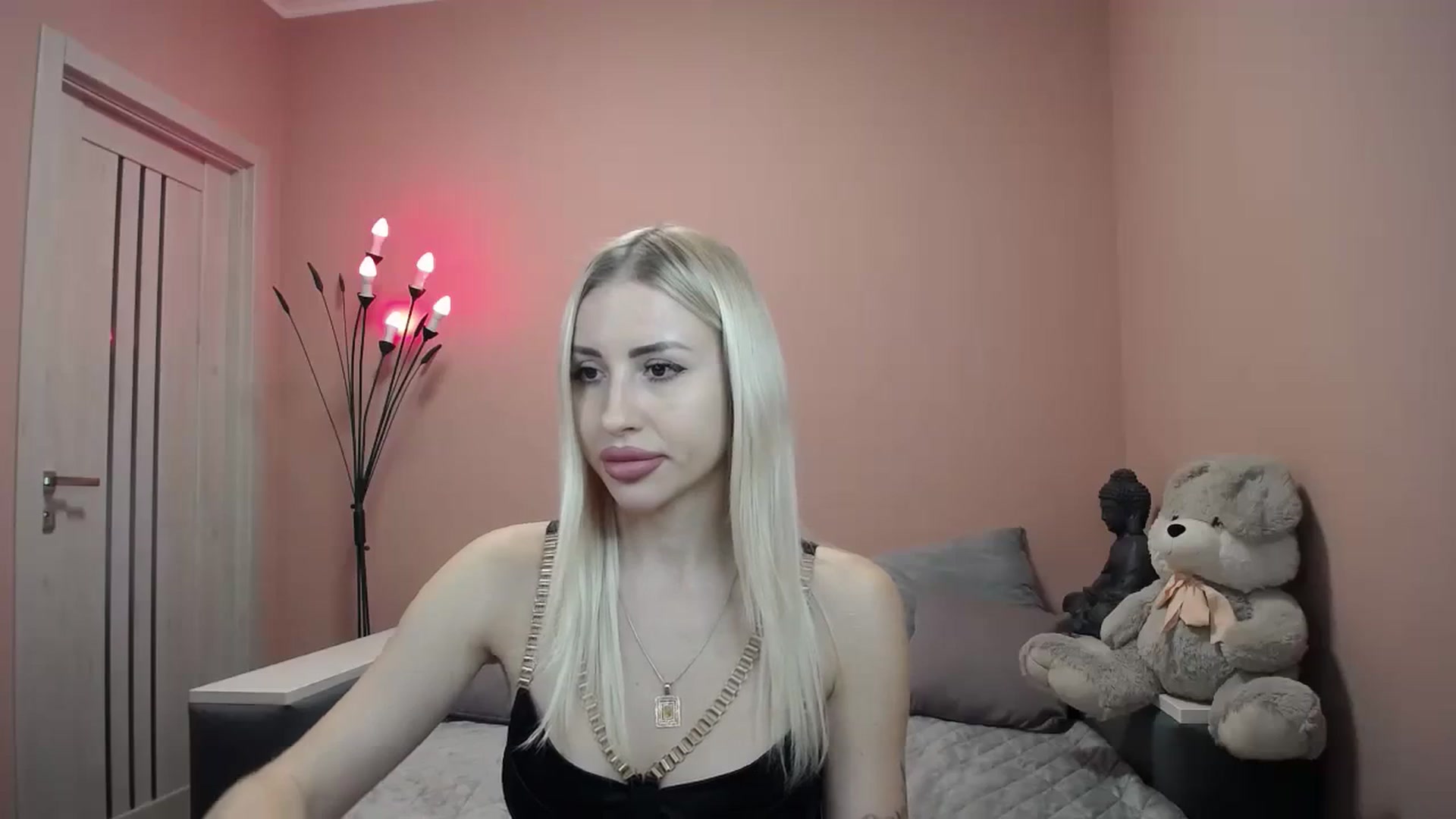 Gallery image thumbnail from KimKalash's myfreecams stream on, 11/24/2023, 09:35 image 13 of 20