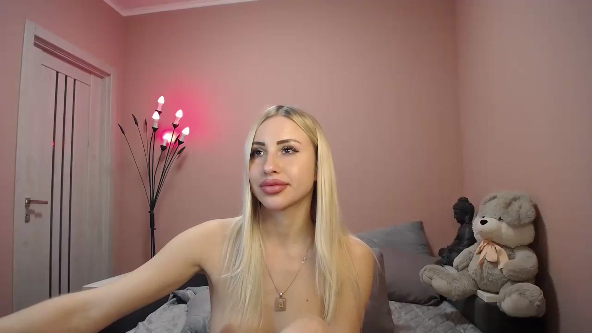 Gallery image thumbnail from KimKalash's myfreecams stream on, 11/25/2023, 11:18 image 17 of 20