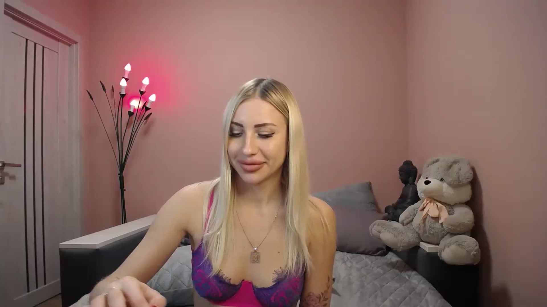 Gallery image thumbnail from KimKalash's myfreecams stream on, 11/25/2023, 13:17 image 2 of 20