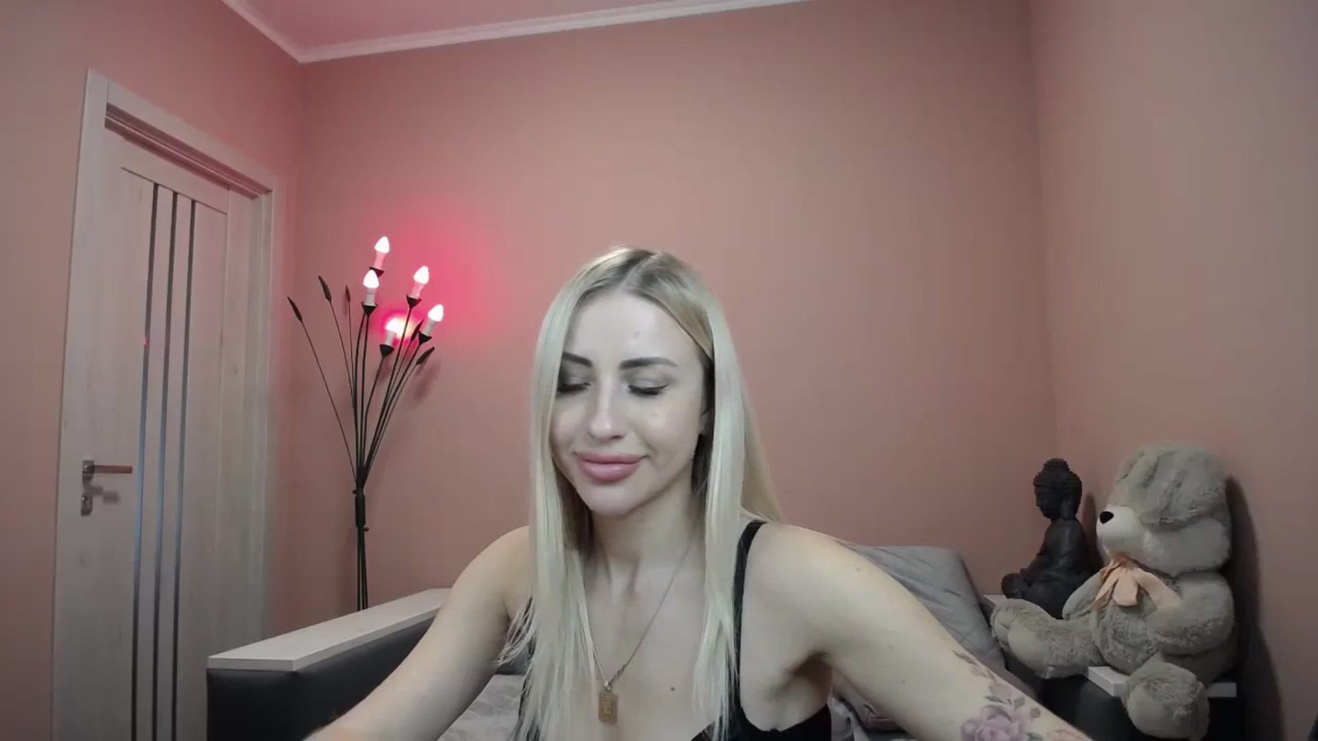 Gallery image thumbnail from KimKalash's myfreecams stream on, 11/28/2023, 11:16 image 15 of 20