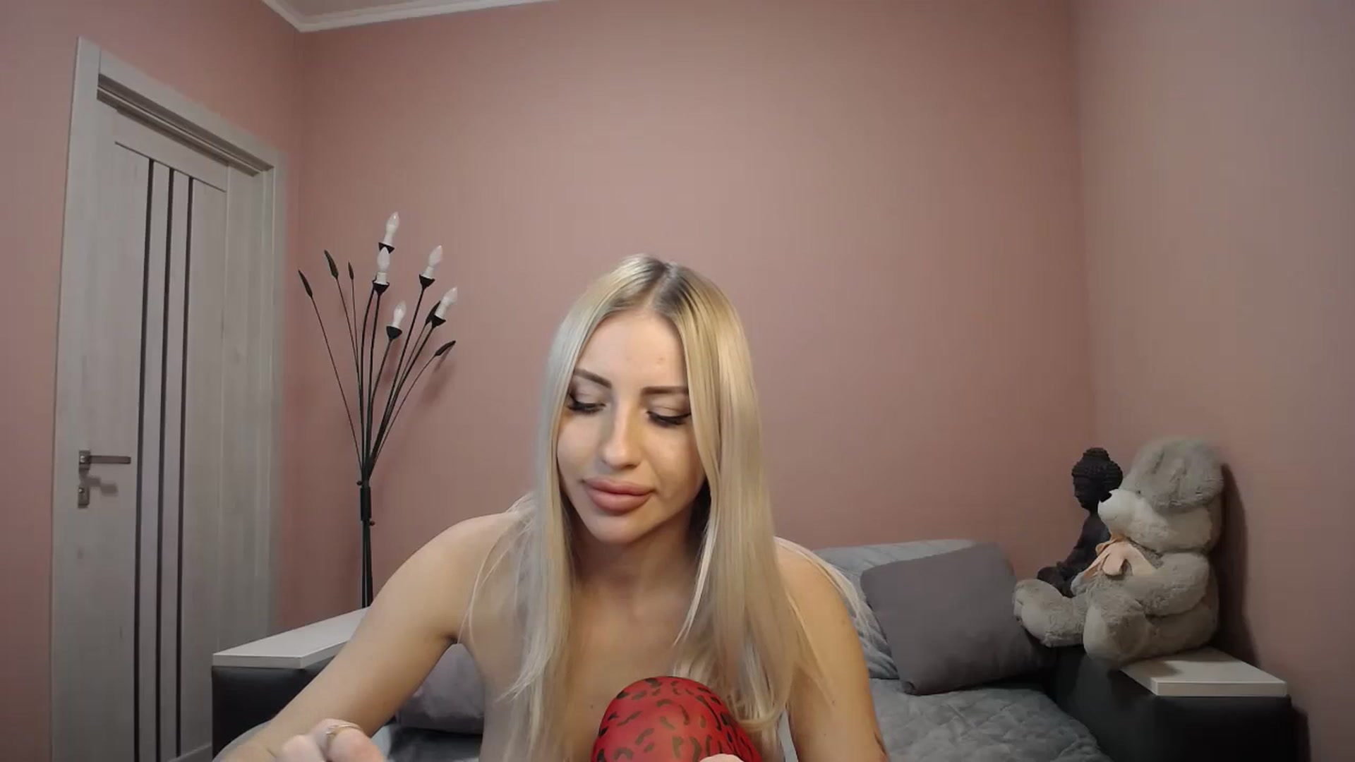 Gallery image thumbnail from KimKalash's myfreecams stream on, 12/03/2023, 12:12 image 16 of 20