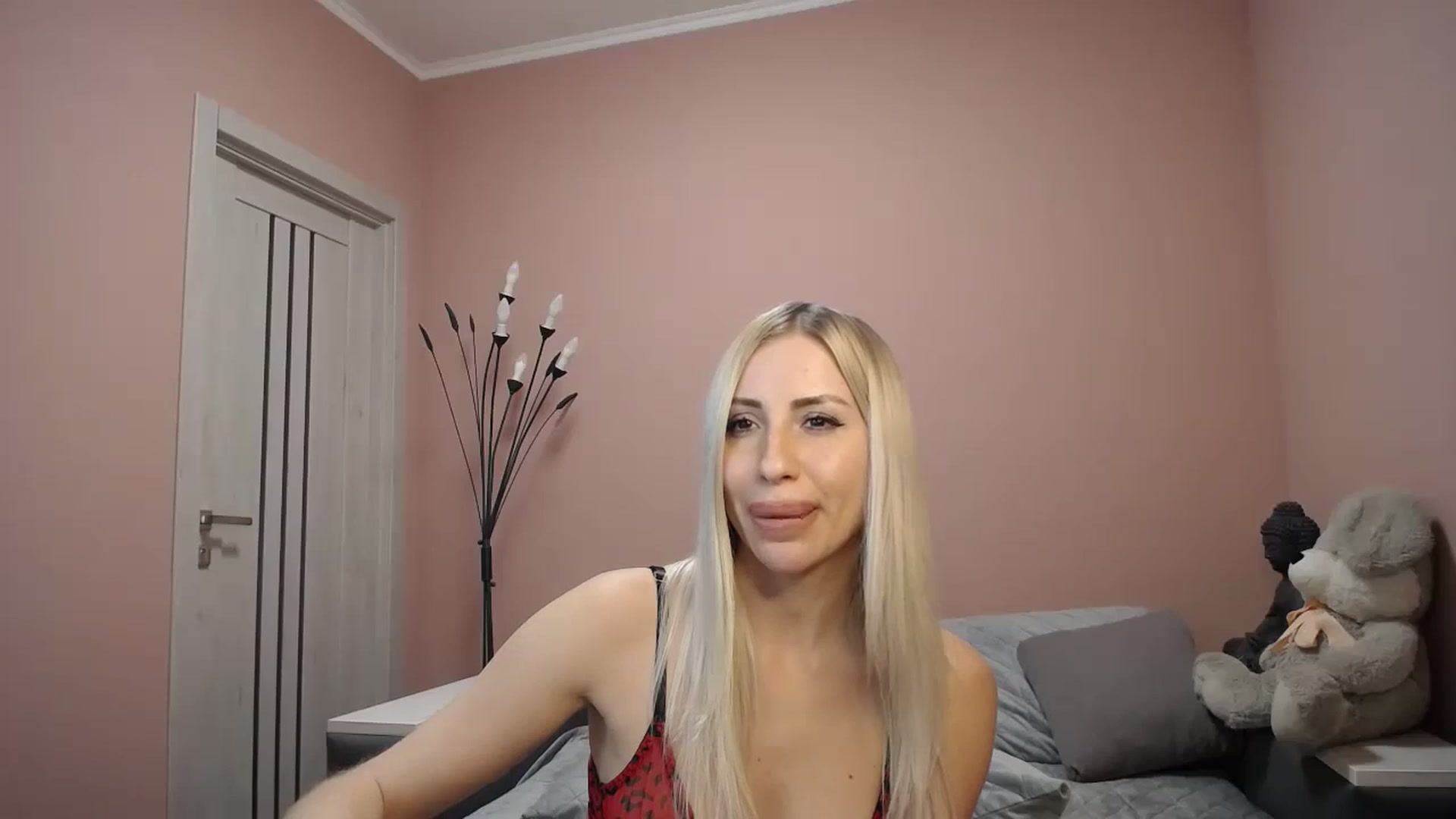 Gallery image thumbnail from KimKalash's myfreecams stream on, 12/03/2023, 13:49 image 2 of 20