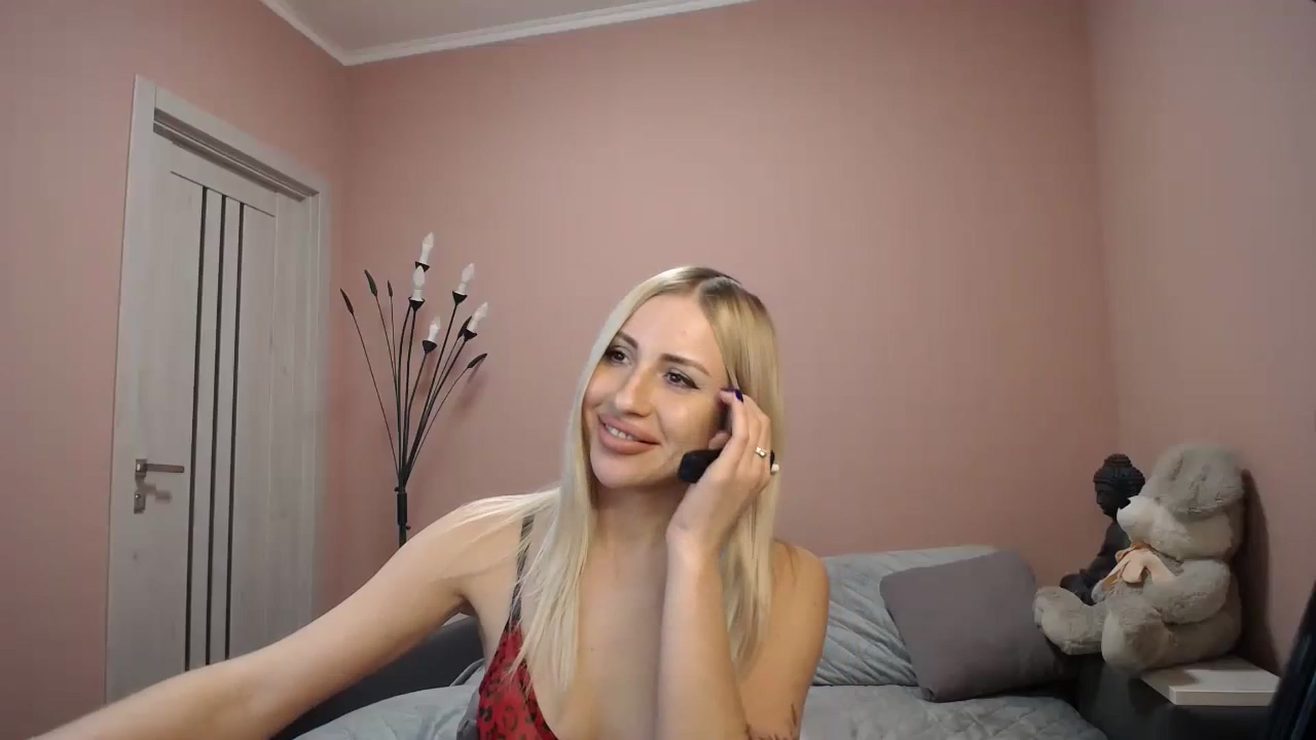 Gallery image thumbnail from KimKalash's myfreecams stream on, 12/03/2023, 13:49 image 7 of 20