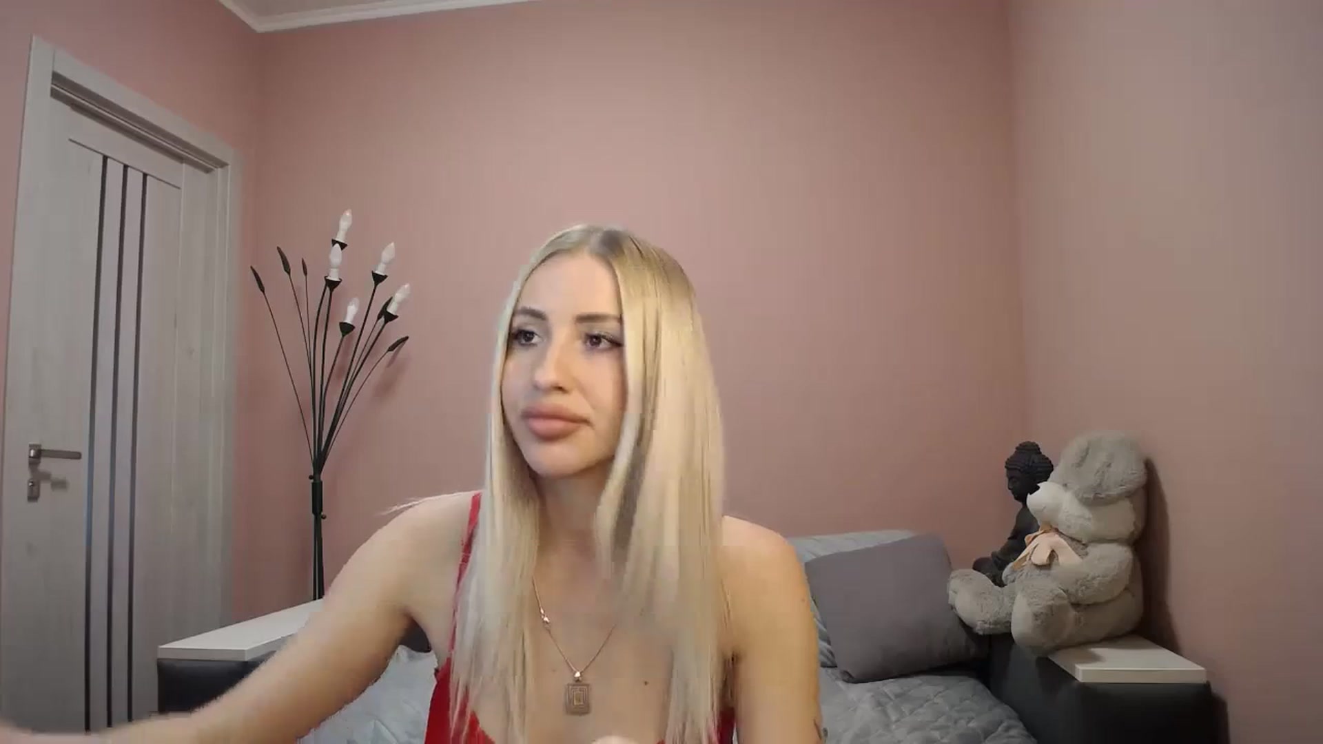 Gallery image thumbnail from KimKalash's myfreecams stream on, 12/04/2023, 11:12 image 4 of 20