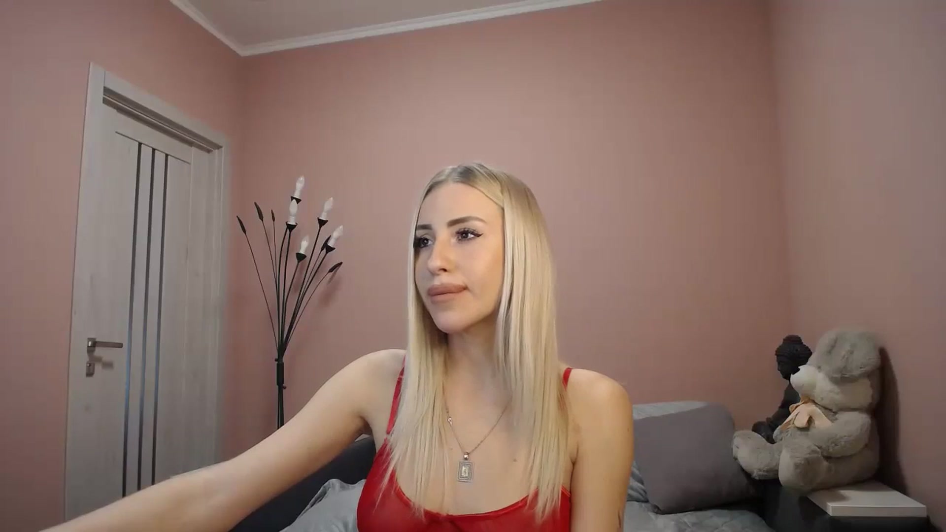 Gallery image thumbnail from KimKalash's myfreecams stream on, 12/04/2023, 11:12 image 13 of 20