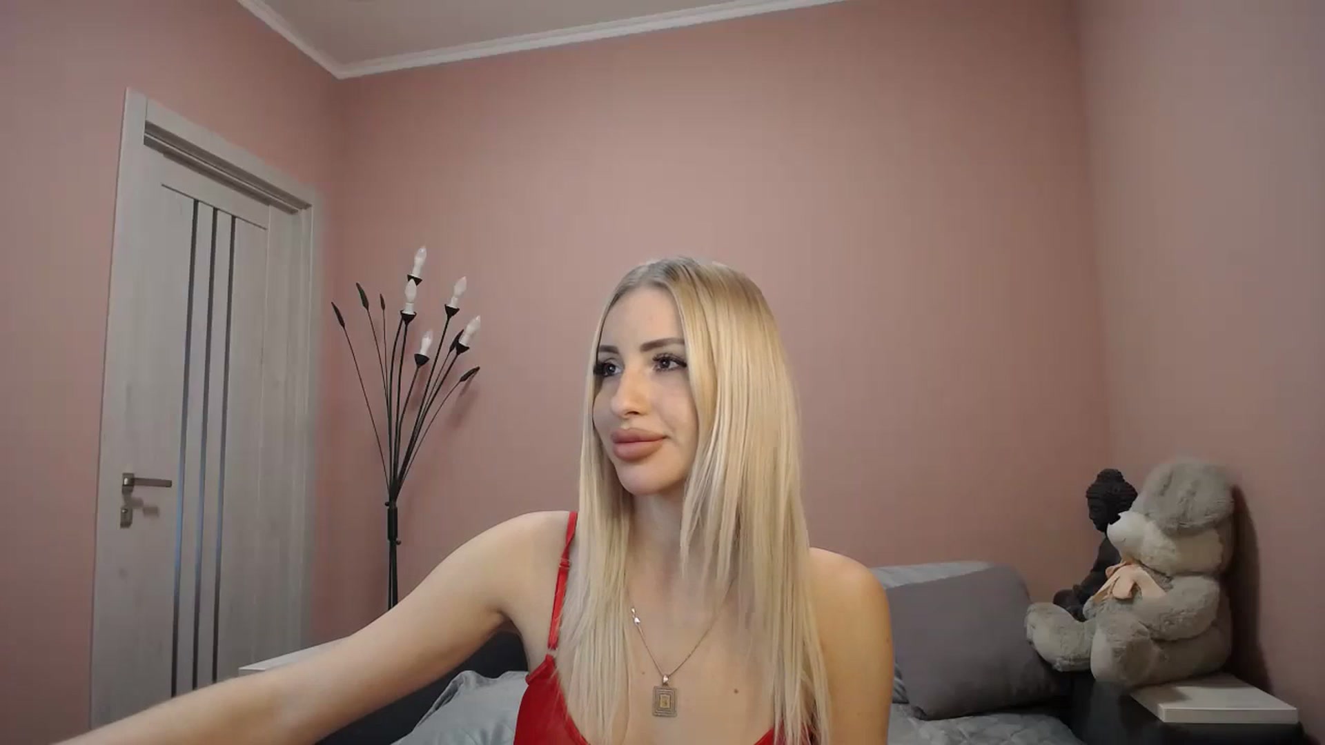 Gallery image thumbnail from KimKalash's myfreecams stream on, 12/04/2023, 11:12 image 17 of 20