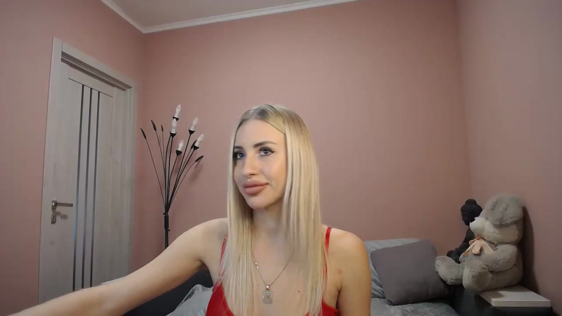 Gallery image thumbnail from KimKalash's myfreecams stream on, 12/04/2023, 11:12 image 15 of 20