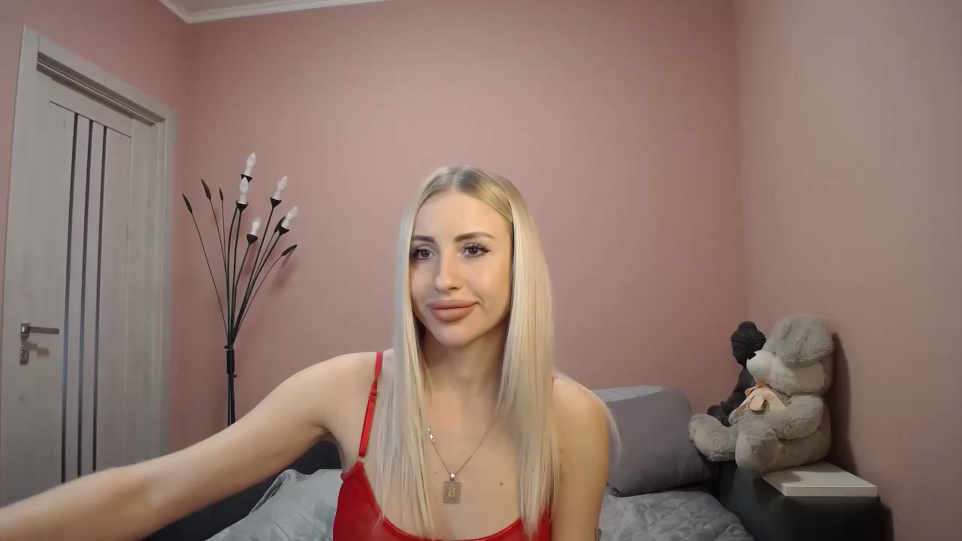 Gallery image thumbnail from KimKalash's myfreecams stream on, 12/04/2023, 11:12 image 6 of 20
