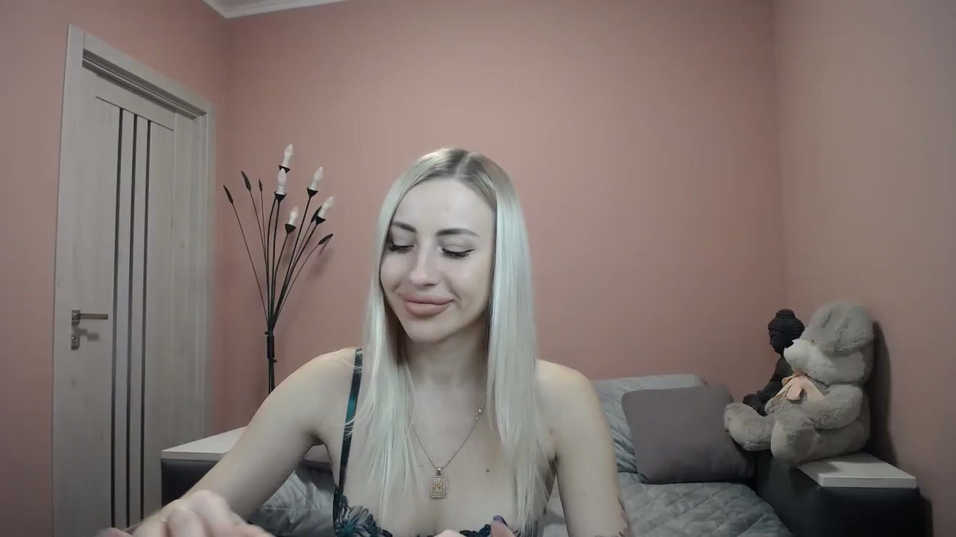 Gallery image thumbnail from KimKalash's myfreecams stream on, 12/05/2023, 10:15 image 8 of 20