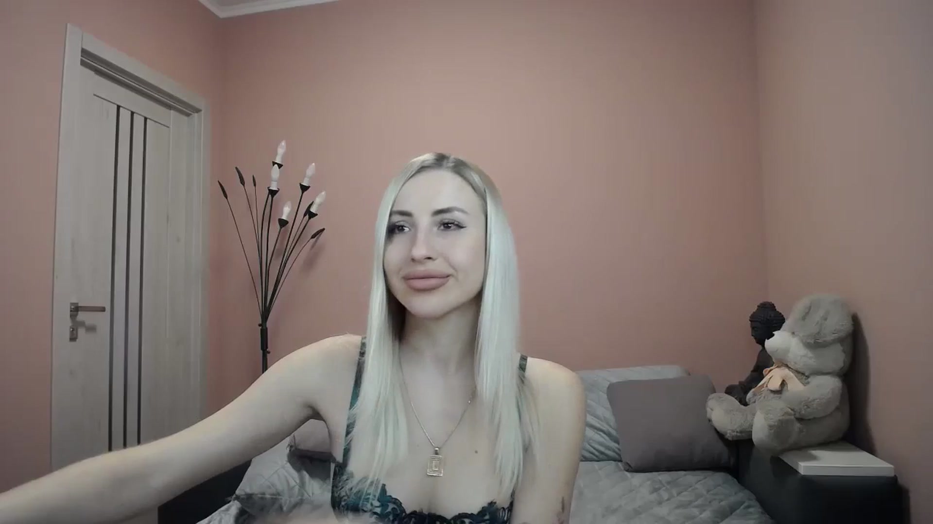 Gallery image thumbnail from KimKalash's myfreecams stream on, 12/05/2023, 10:15 image 5 of 20