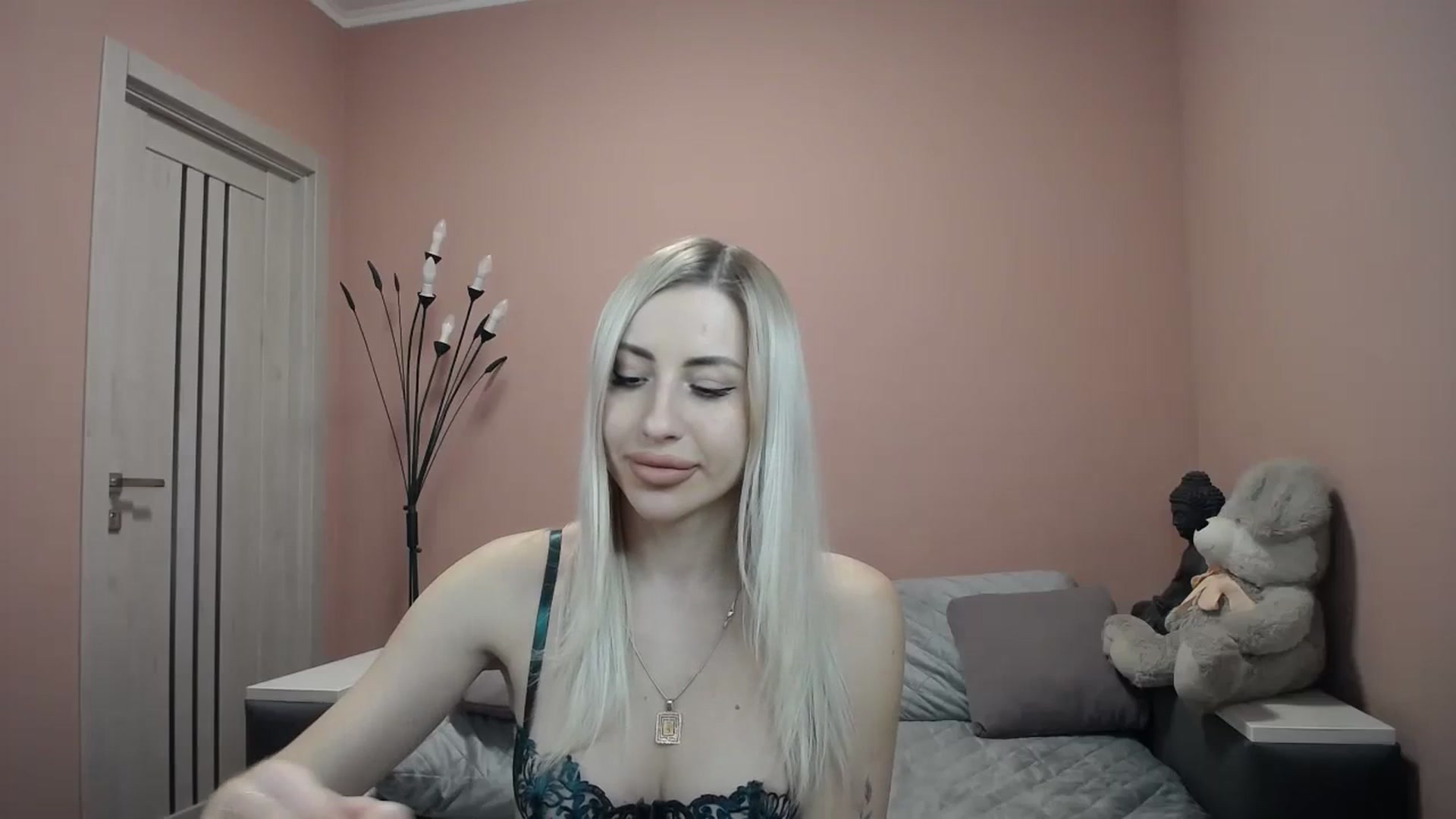 Gallery image thumbnail from KimKalash's myfreecams stream on, 12/05/2023, 10:15 image 13 of 20