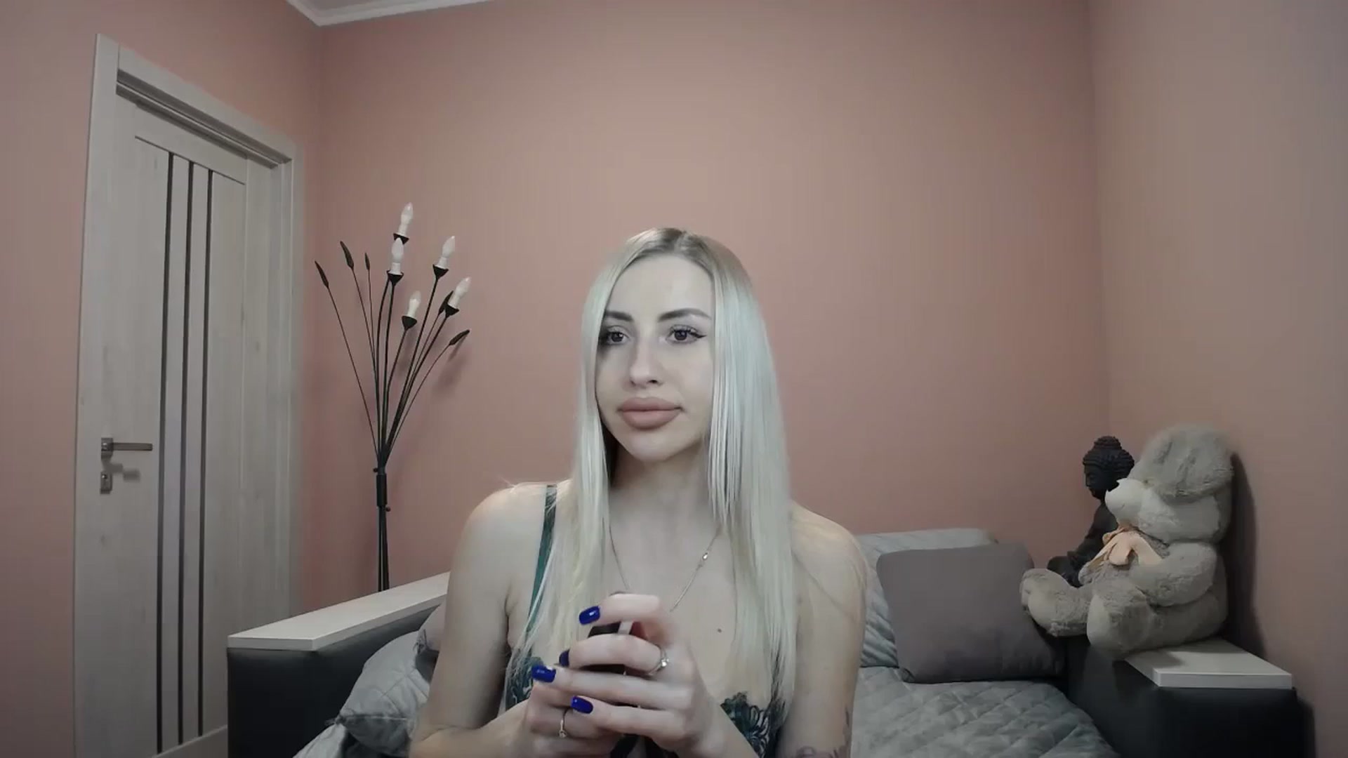 Gallery image thumbnail from KimKalash's myfreecams stream on, 12/05/2023, 10:15 image 1 of 20