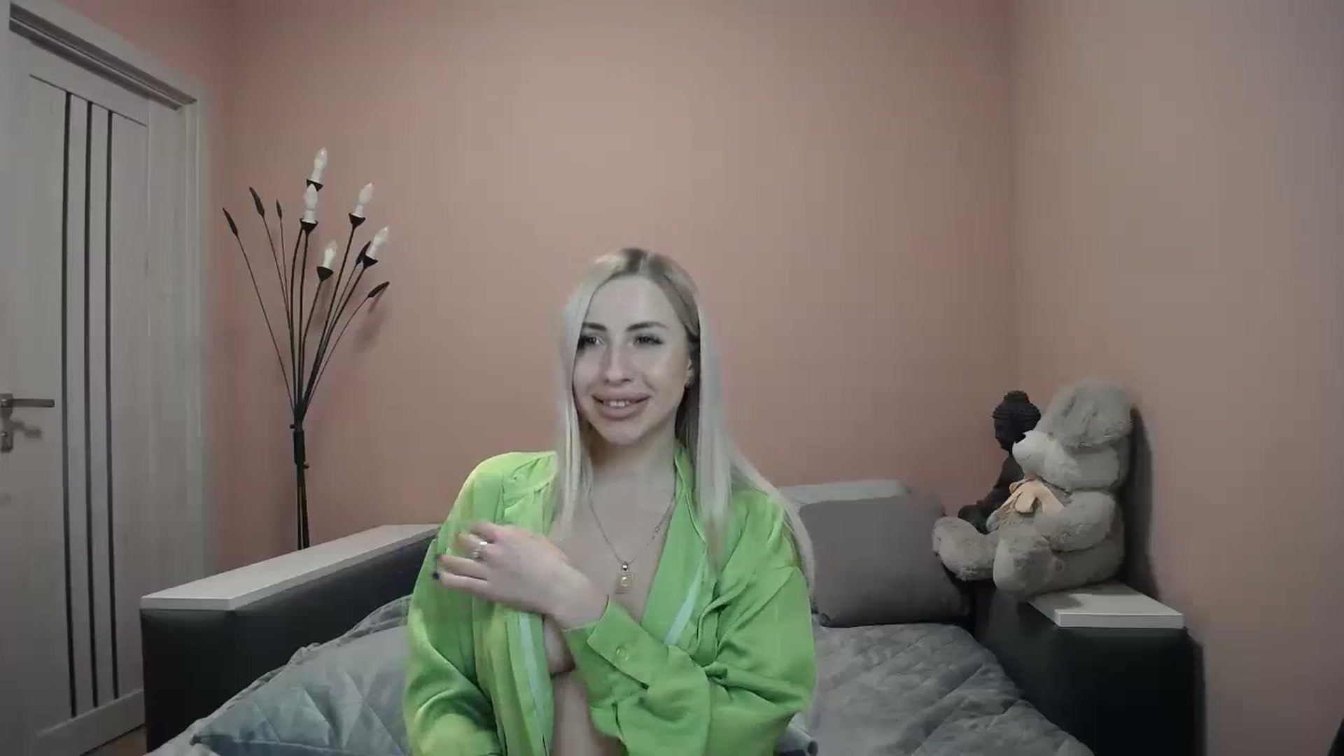 Gallery image thumbnail from KimKalash's myfreecams stream on, 12/05/2023, 10:45 image 13 of 20