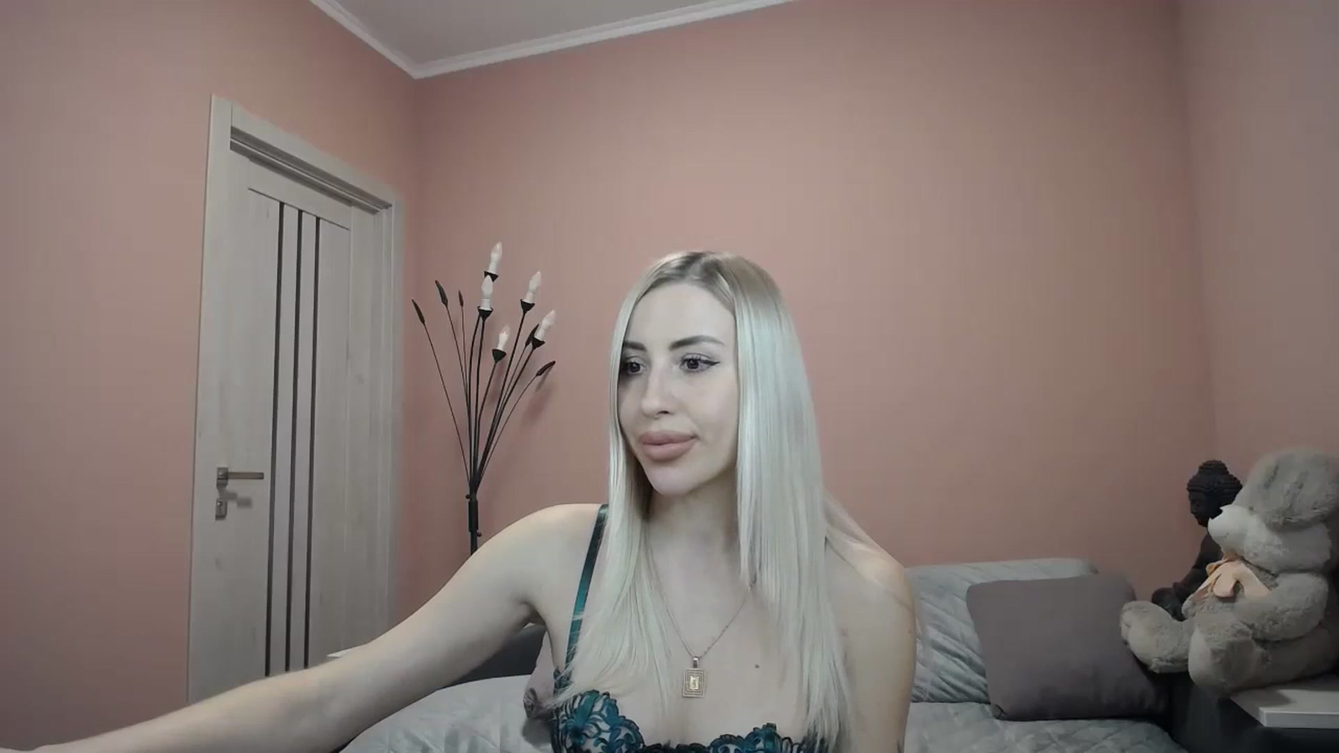 Gallery image thumbnail from KimKalash's myfreecams stream on, 12/05/2023, 10:45 image 2 of 20