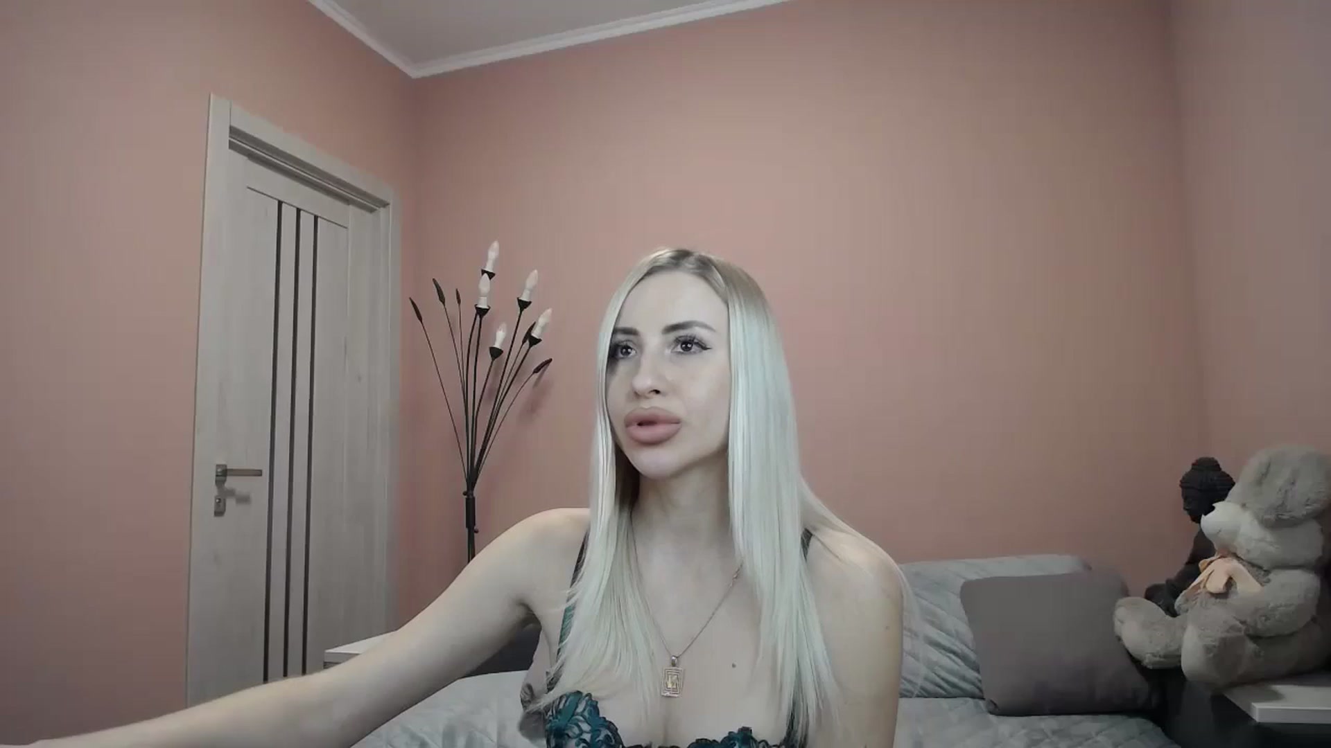 Gallery image thumbnail from KimKalash's myfreecams stream on, 12/05/2023, 10:45 image 1 of 20