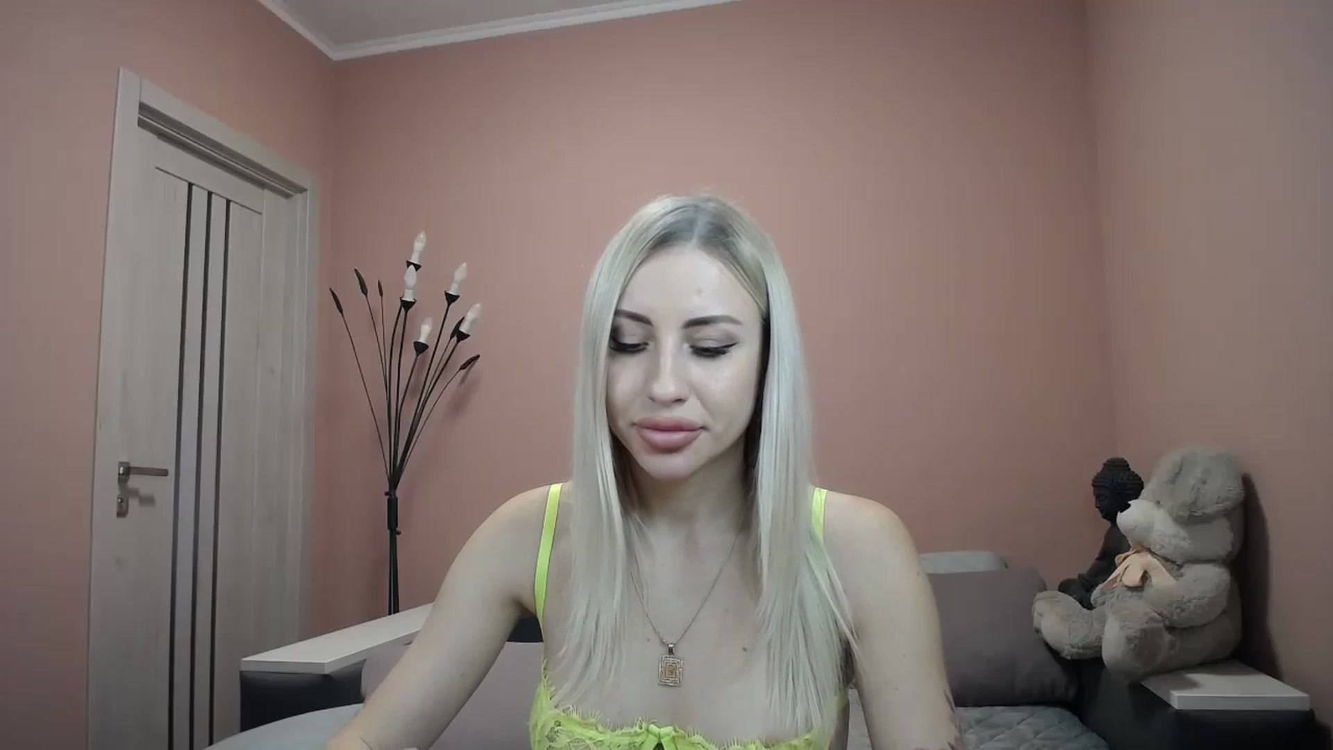 Gallery image thumbnail from KimKalash's myfreecams stream on, 12/06/2023, 09:54 image 13 of 20