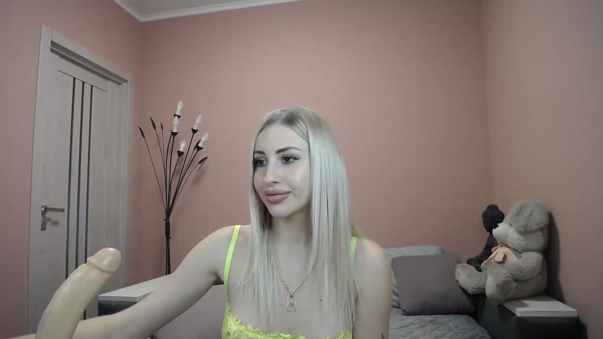 Gallery image thumbnail from KimKalash's myfreecams stream on, 12/06/2023, 09:54 image 4 of 20