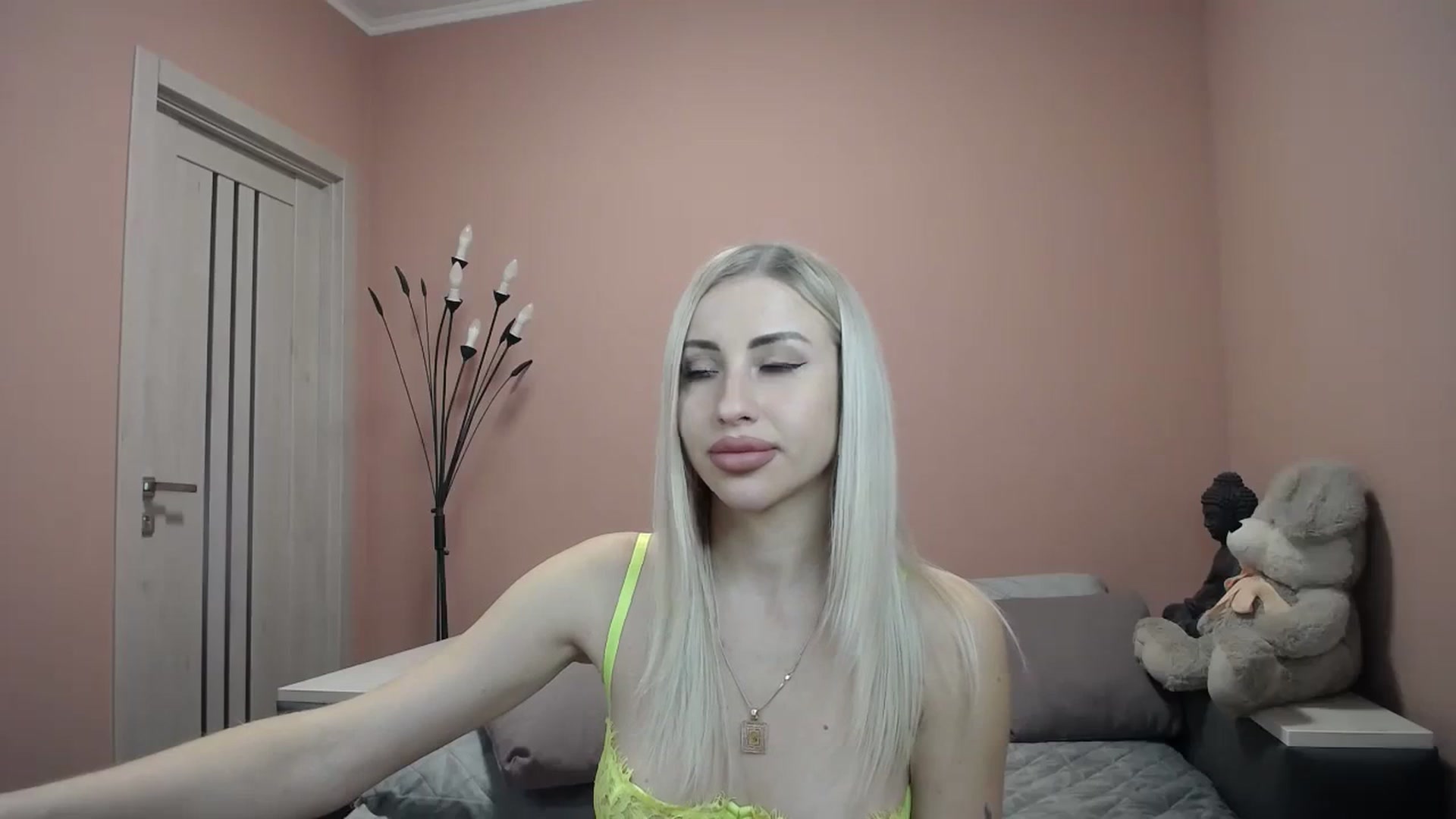 Gallery image thumbnail from KimKalash's myfreecams stream on, 12/06/2023, 11:52 image 2 of 20