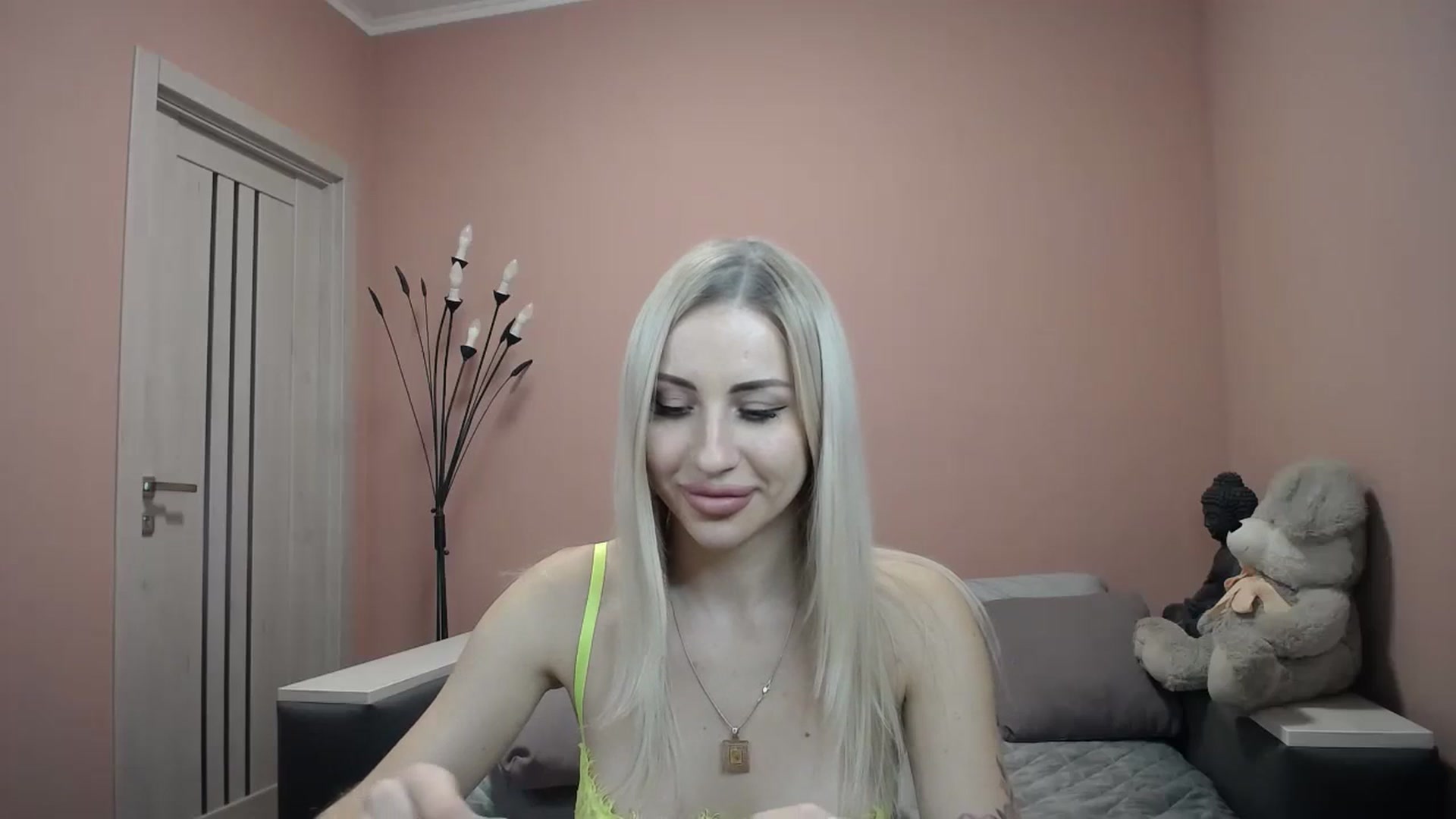 Gallery image thumbnail from KimKalash's myfreecams stream on, 12/06/2023, 11:52 image 6 of 20