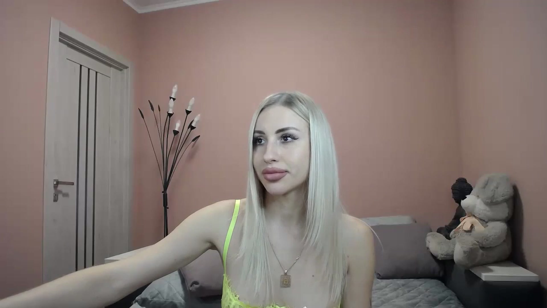Gallery image thumbnail from KimKalash's myfreecams stream on, 12/06/2023, 11:52 image 3 of 20