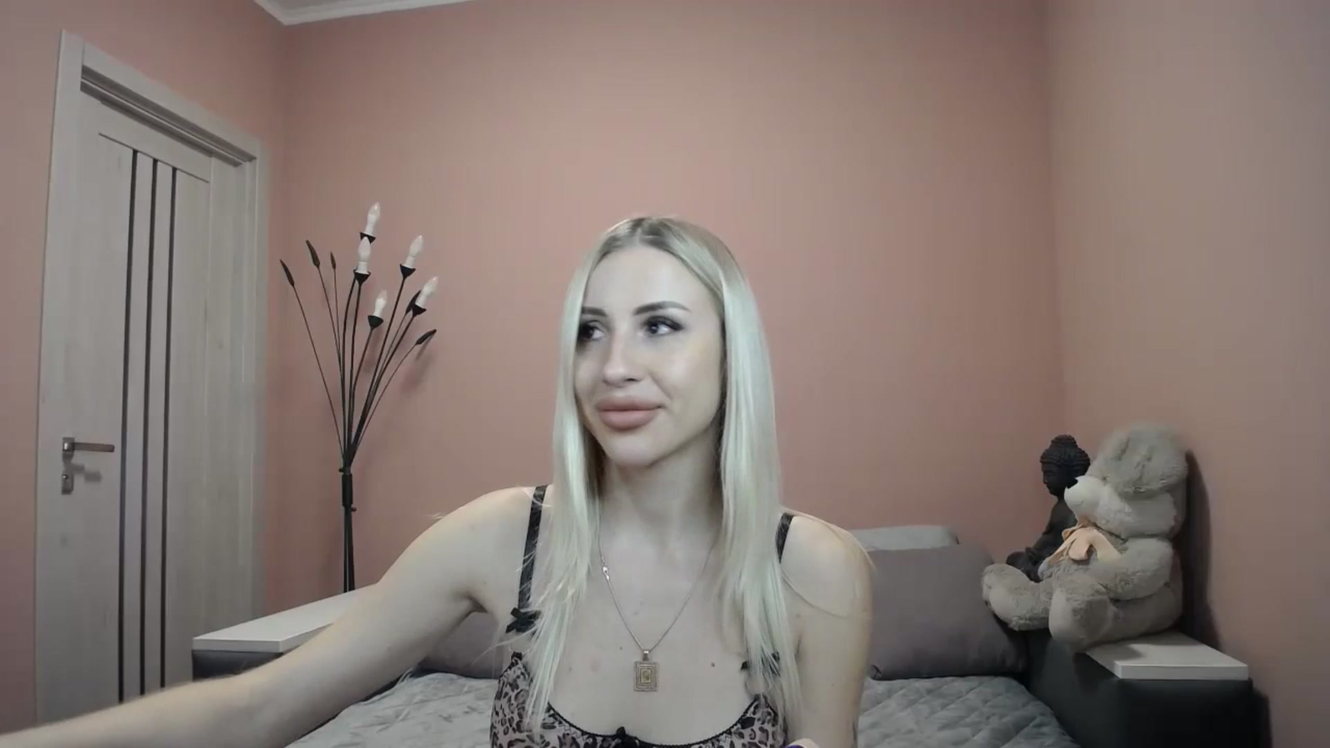 Gallery image thumbnail from KimKalash's myfreecams stream on, 12/08/2023, 09:56 image 4 of 20