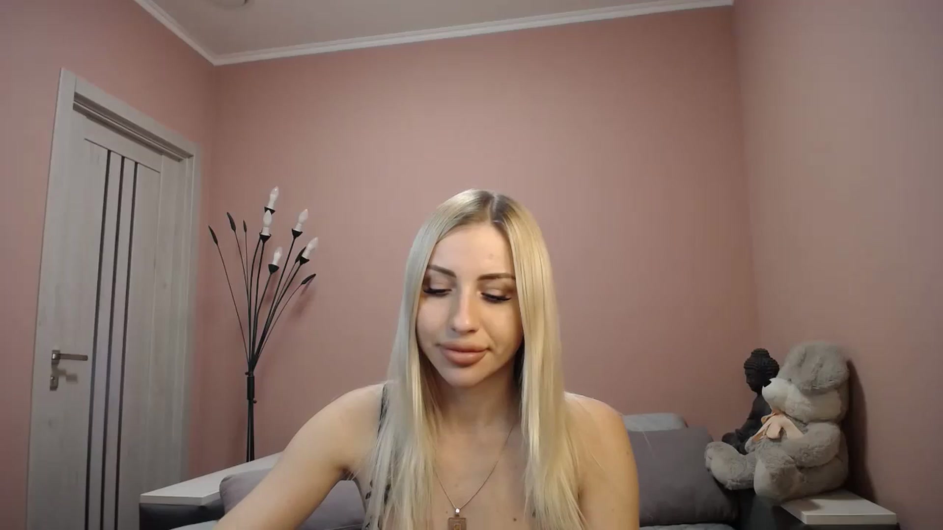 Gallery image thumbnail from KimKalash's myfreecams stream on, 12/08/2023, 10:16 image 14 of 20
