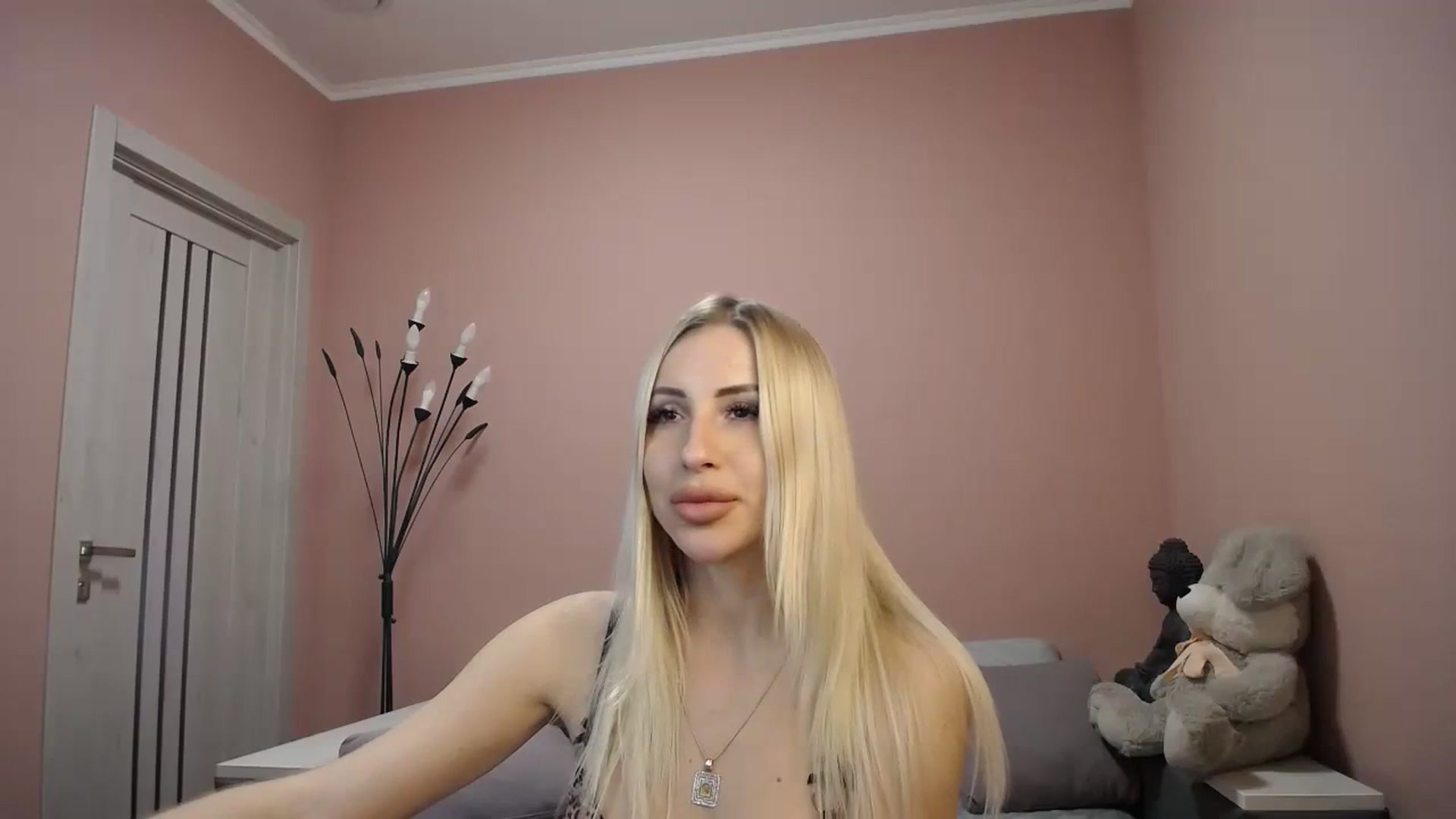Gallery image thumbnail from KimKalash's myfreecams stream on, 12/08/2023, 10:16 image 15 of 20