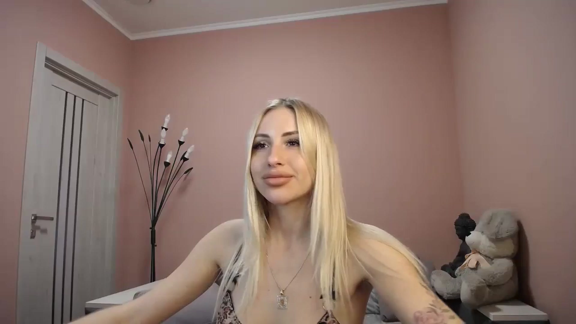 Gallery image thumbnail from KimKalash's myfreecams stream on, 12/08/2023, 10:16 image 12 of 20