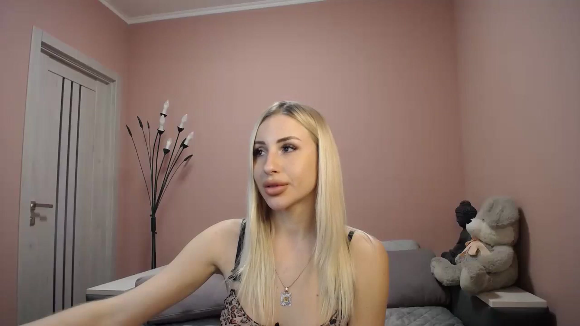 Gallery image thumbnail from KimKalash's myfreecams stream on, 12/08/2023, 10:16 image 19 of 20