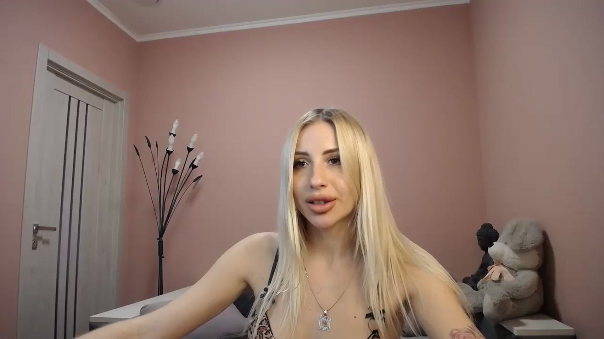 Gallery image thumbnail from KimKalash's myfreecams stream on, 12/08/2023, 10:16 image 13 of 20