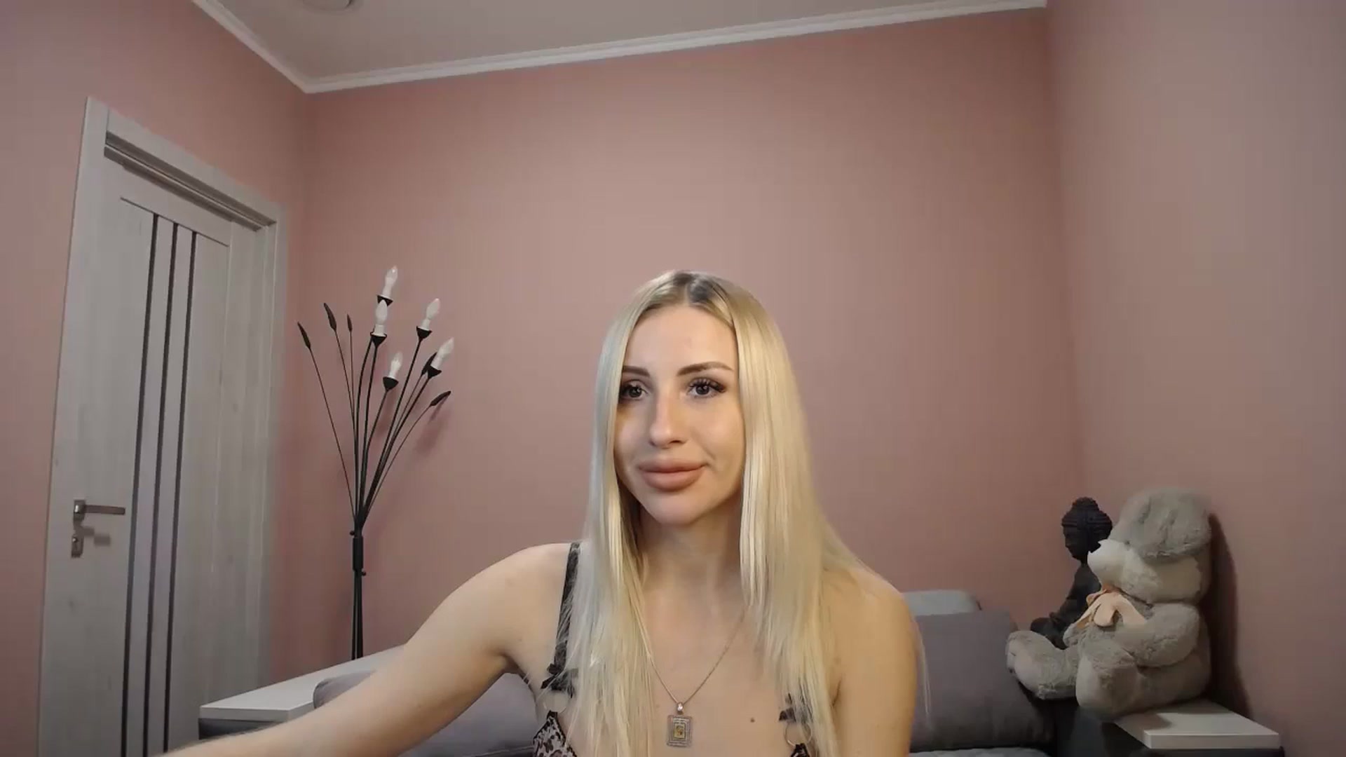 Gallery image thumbnail from KimKalash's myfreecams stream on, 12/08/2023, 10:16 image 17 of 20