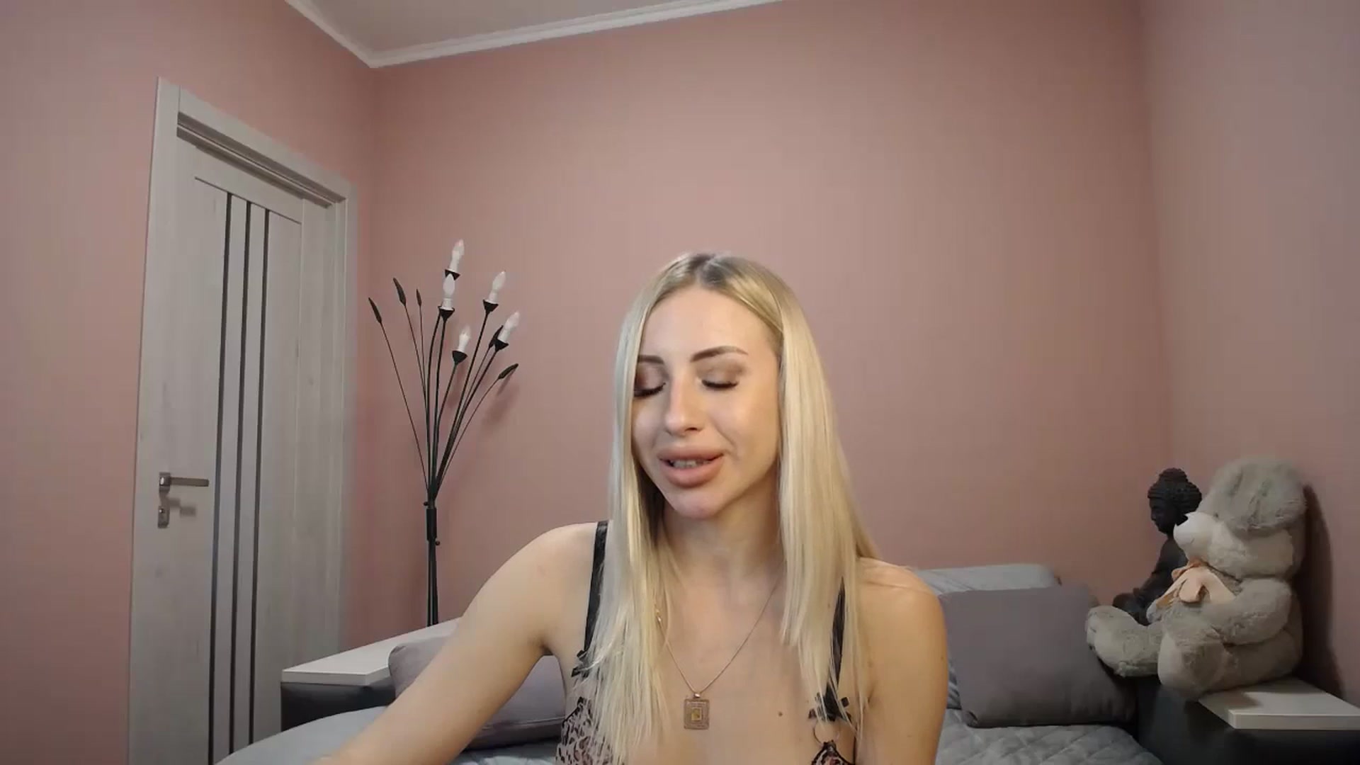 Gallery image thumbnail from KimKalash's myfreecams stream on, 12/08/2023, 10:31 image 13 of 20