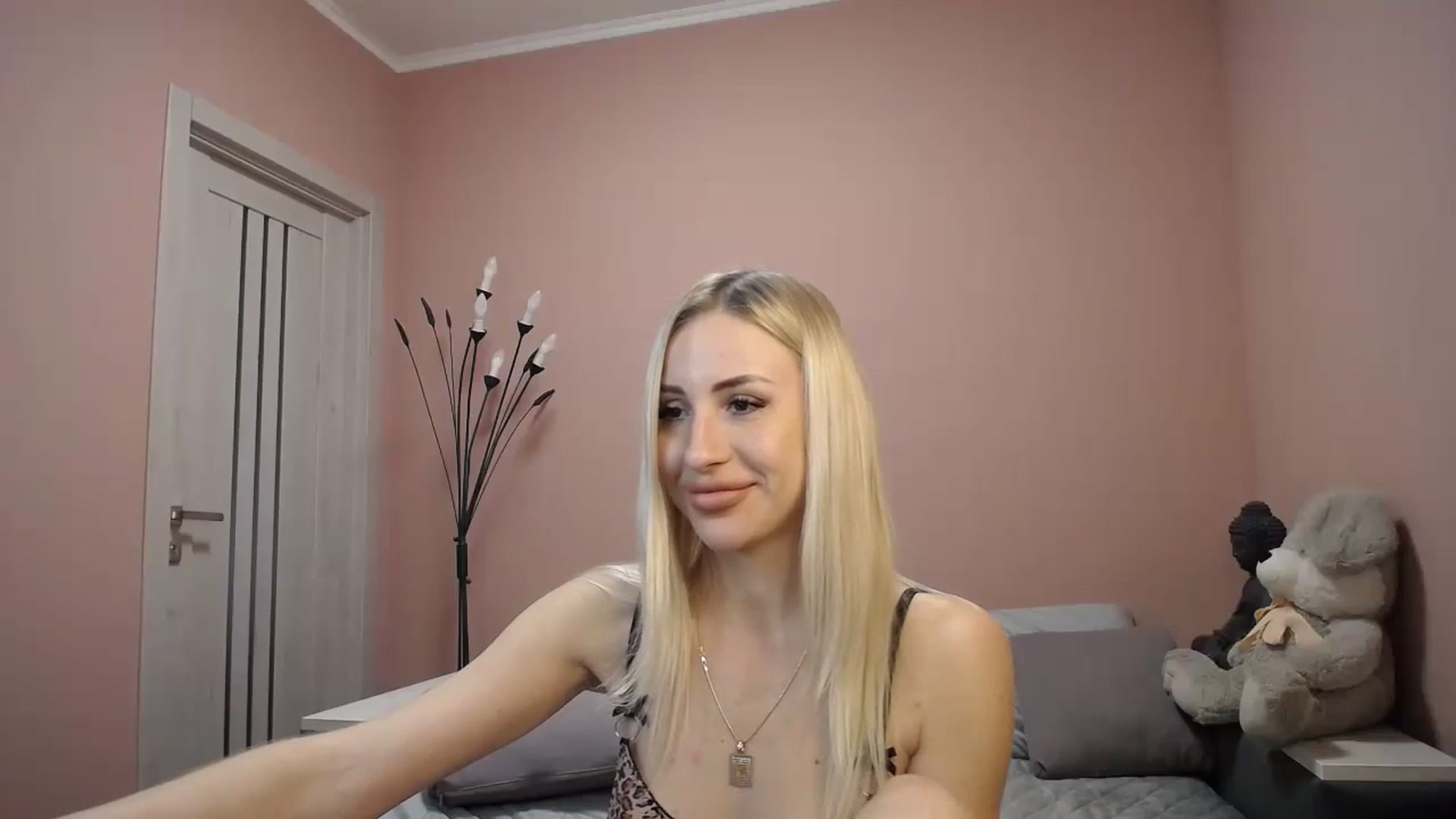 Gallery image thumbnail from KimKalash's myfreecams stream on, 12/08/2023, 10:31 image 9 of 20