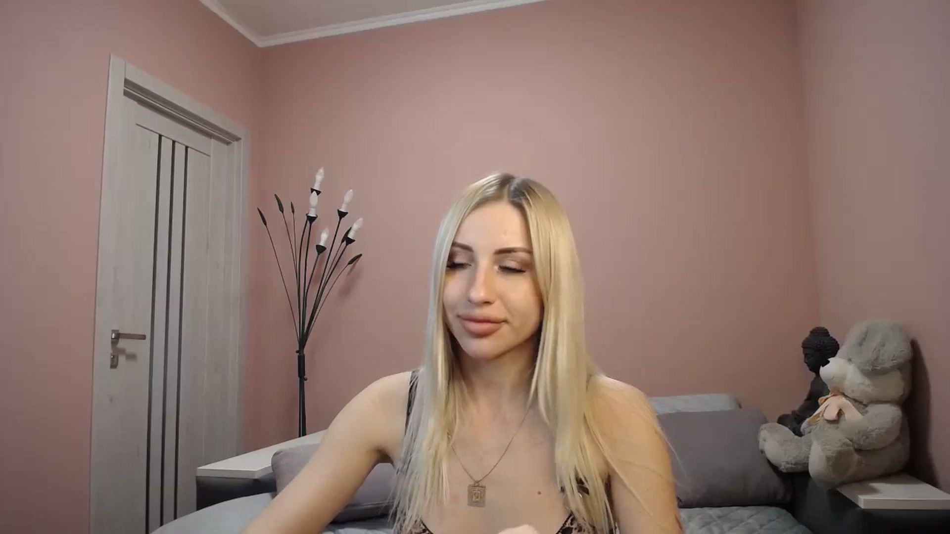 Gallery image thumbnail from KimKalash's myfreecams stream on, 12/08/2023, 10:31 image 12 of 20
