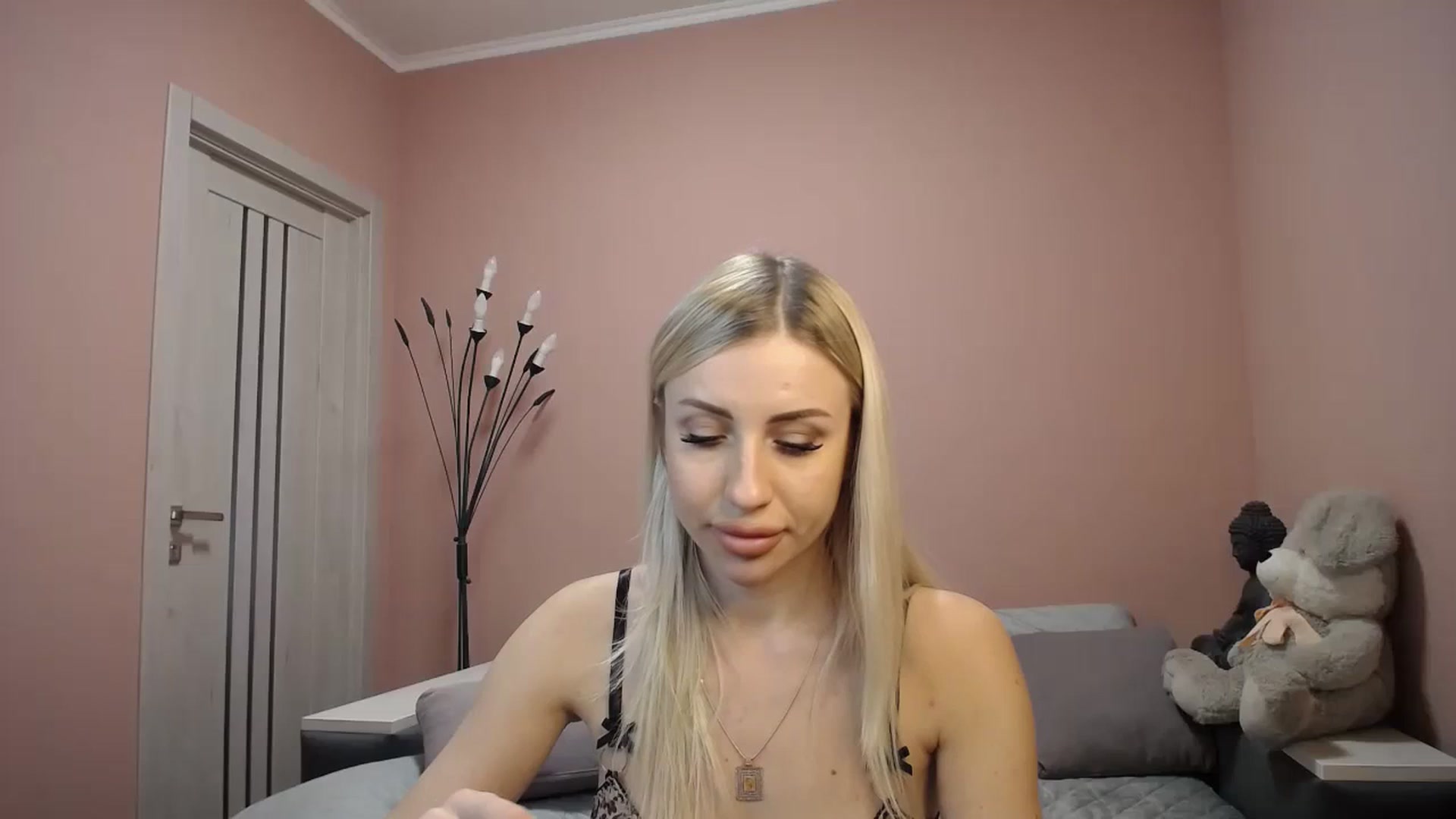 Gallery image thumbnail from KimKalash's myfreecams stream on, 12/08/2023, 10:31 image 19 of 20