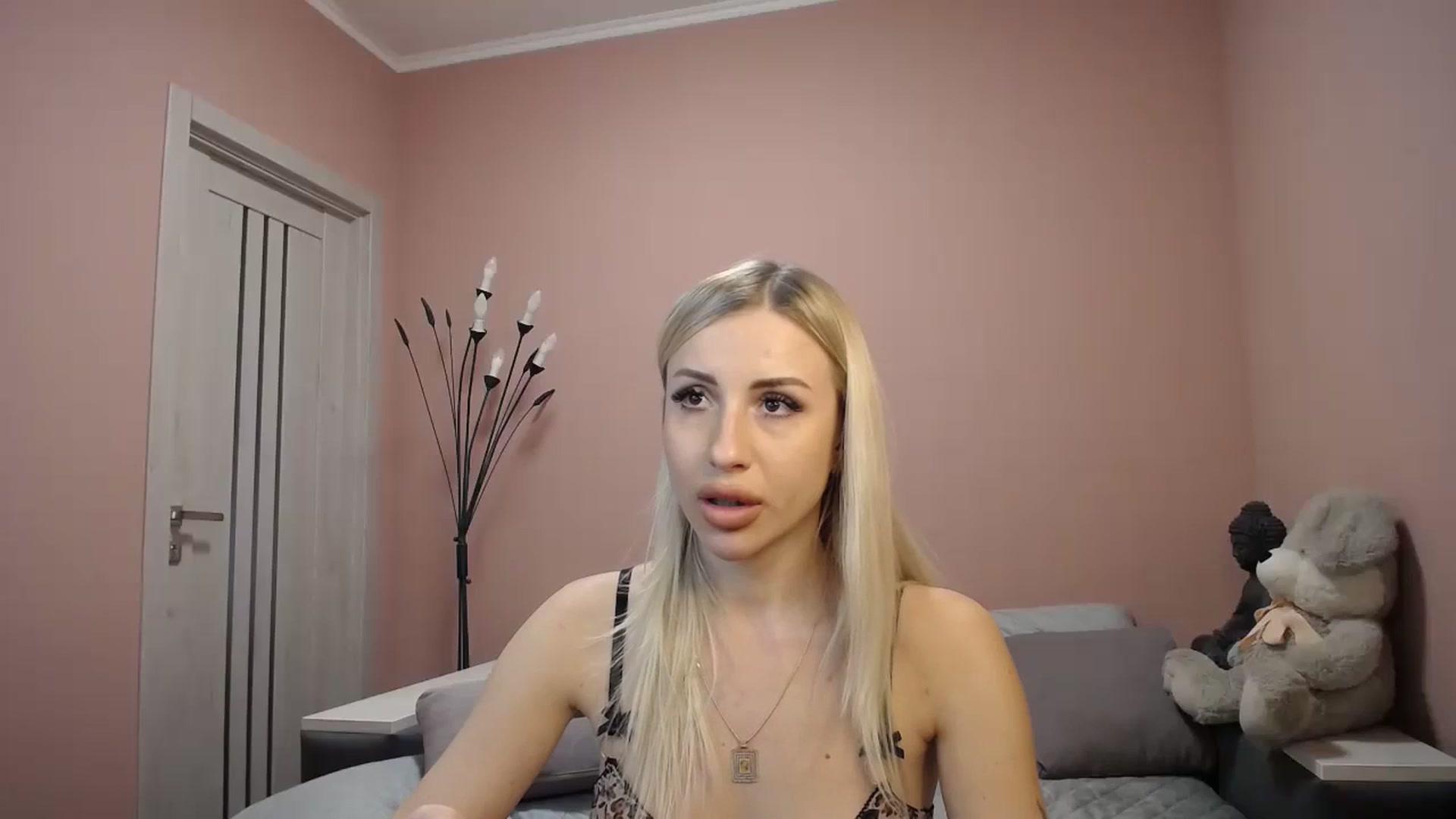 Gallery image thumbnail from KimKalash's myfreecams stream on, 12/08/2023, 10:31 image 18 of 20