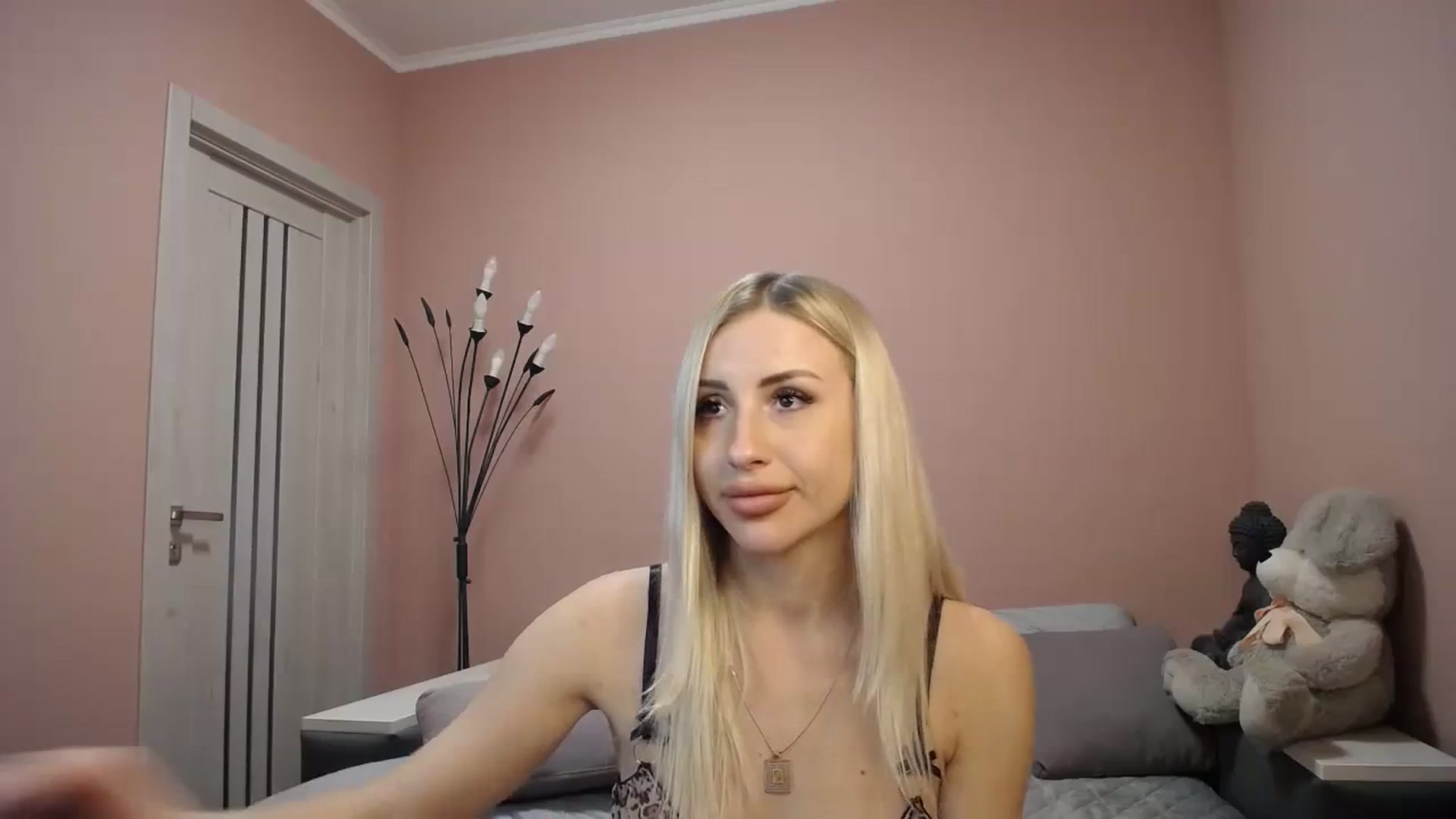 Gallery image thumbnail from KimKalash's myfreecams stream on, 12/08/2023, 10:31 image 16 of 20