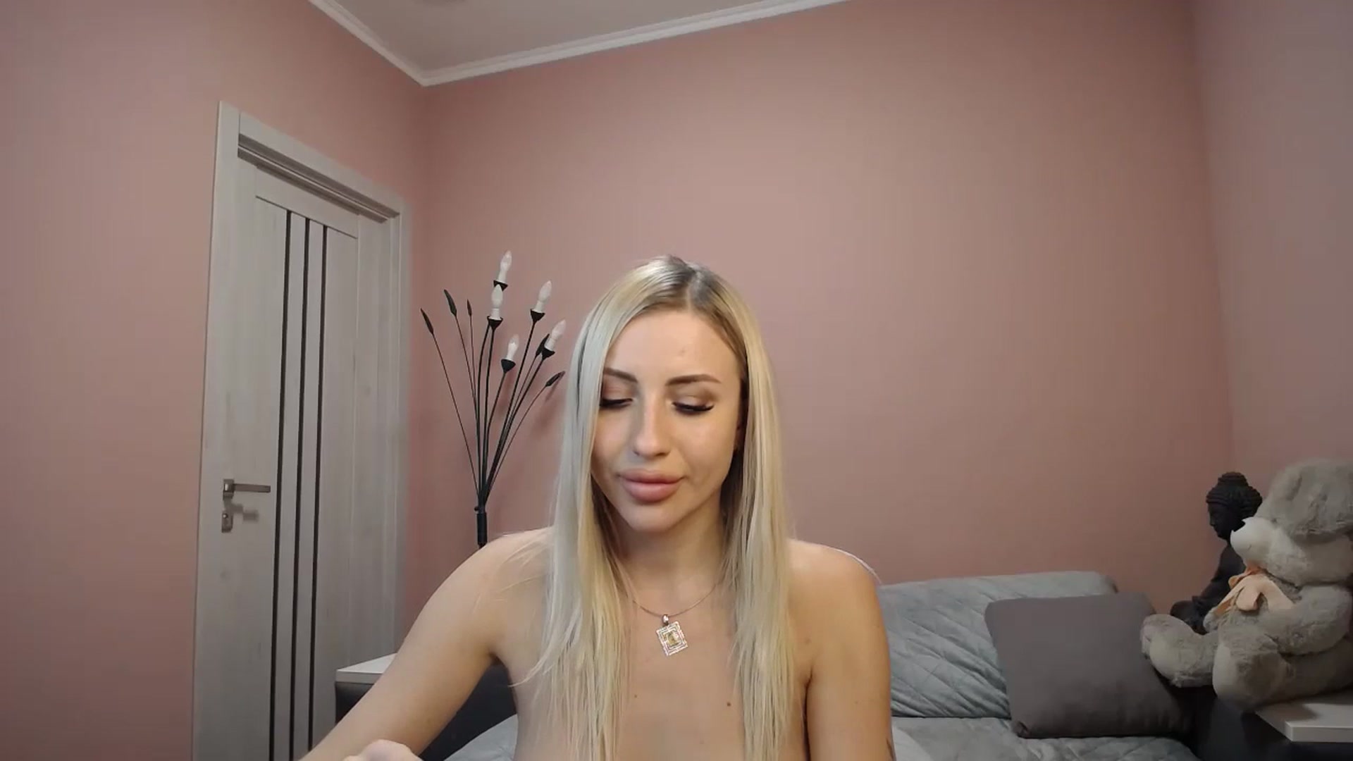 Gallery image thumbnail from KimKalash's myfreecams stream on, 12/08/2023, 14:46 image 3 of 20