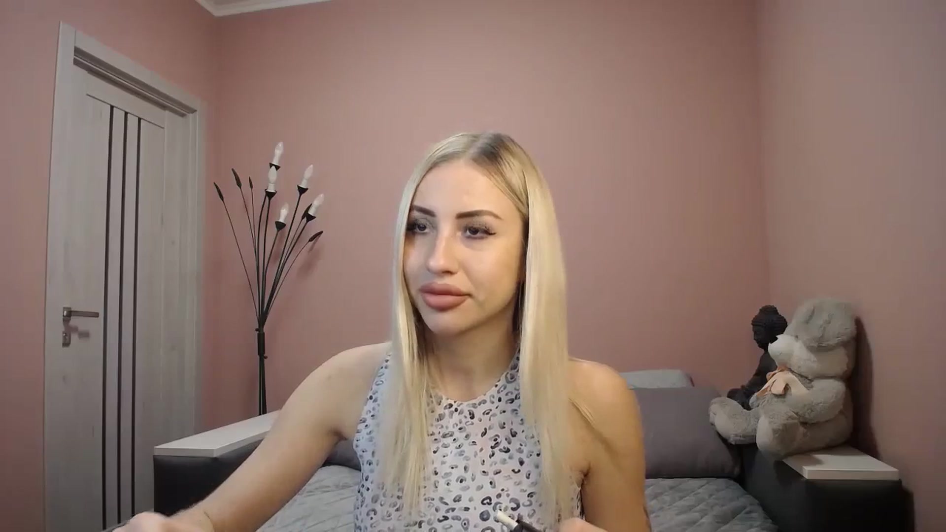 Gallery image thumbnail from KimKalash's myfreecams stream on, 12/10/2023, 09:37 image 6 of 20