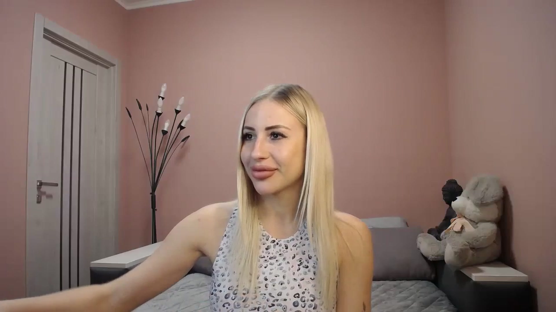 Gallery image thumbnail from KimKalash's myfreecams stream on, 12/10/2023, 09:37 image 13 of 20