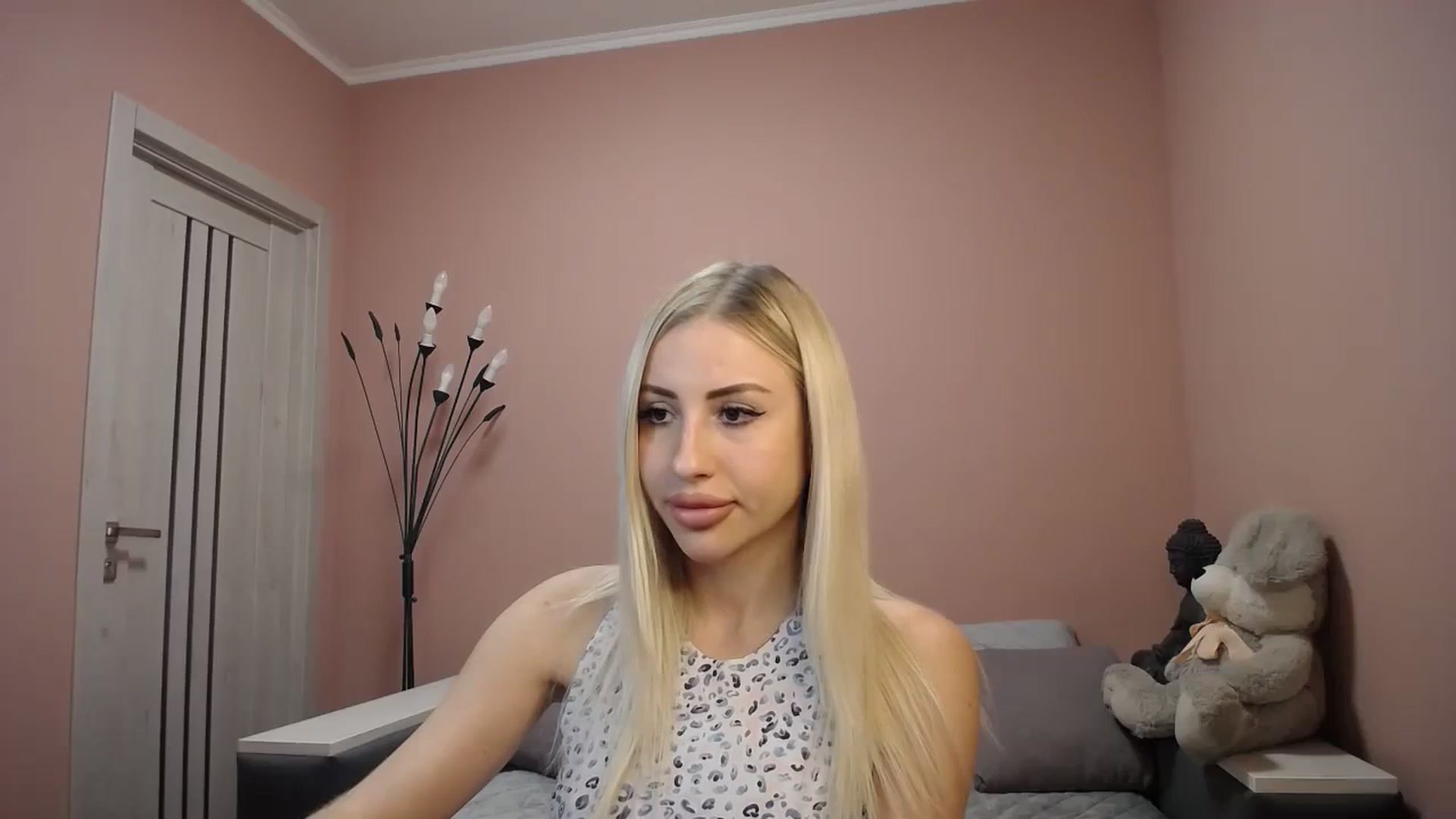 Gallery image thumbnail from KimKalash's myfreecams stream on, 12/10/2023, 09:37 image 20 of 20