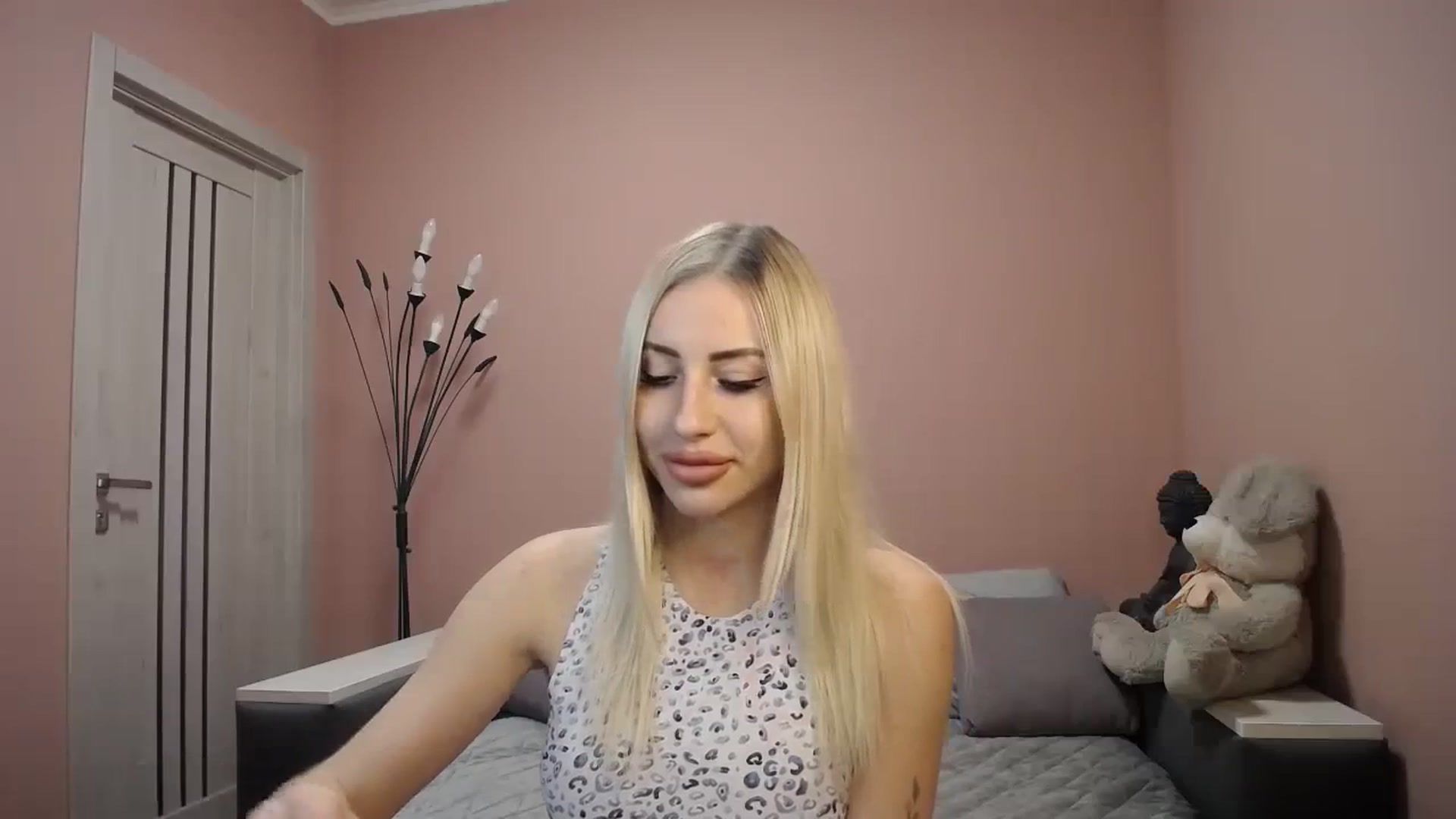 Gallery image thumbnail from KimKalash's myfreecams stream on, 12/10/2023, 09:37 image 17 of 20