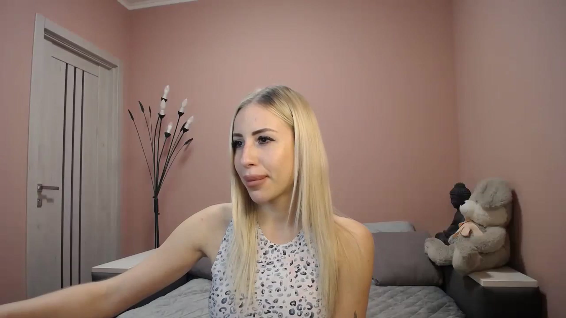 Gallery image thumbnail from KimKalash's myfreecams stream on, 12/10/2023, 09:37 image 14 of 20