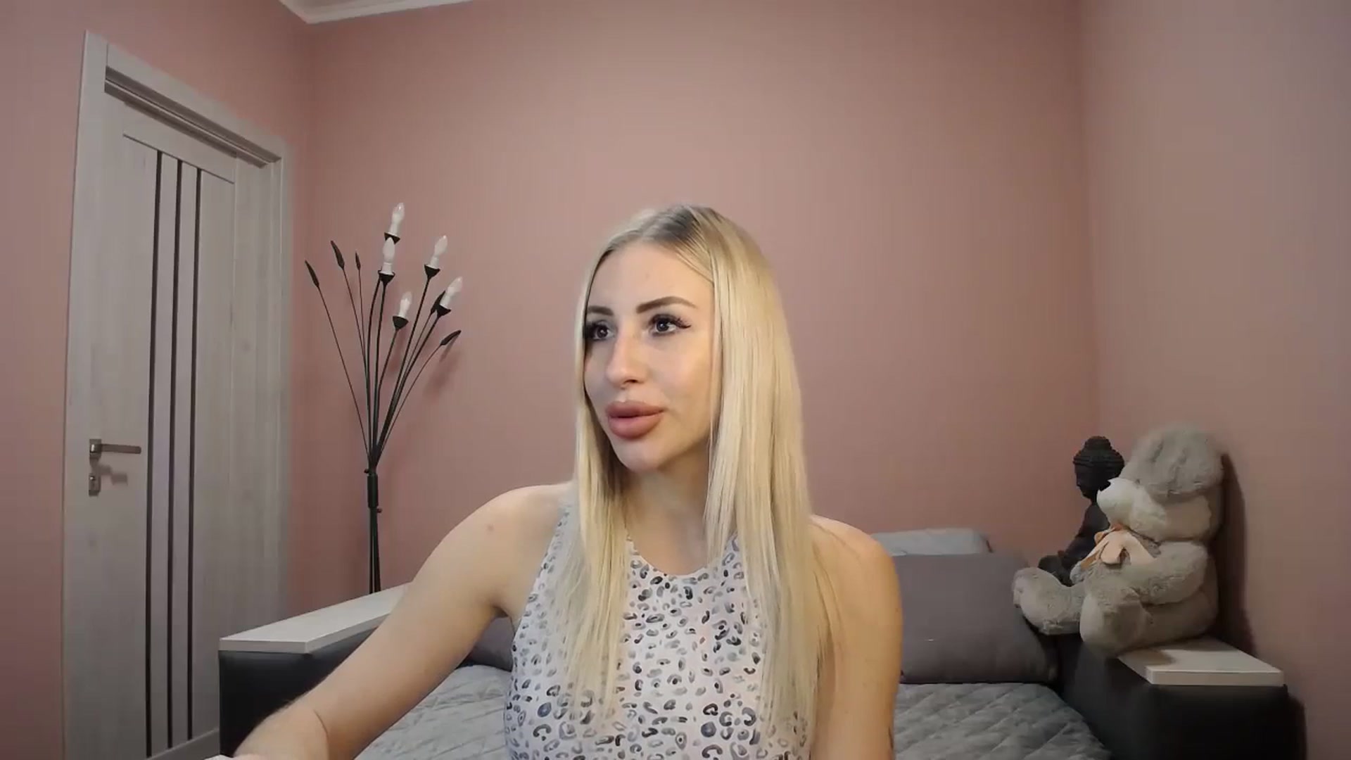 Gallery image thumbnail from KimKalash's myfreecams stream on, 12/10/2023, 09:37 image 10 of 20