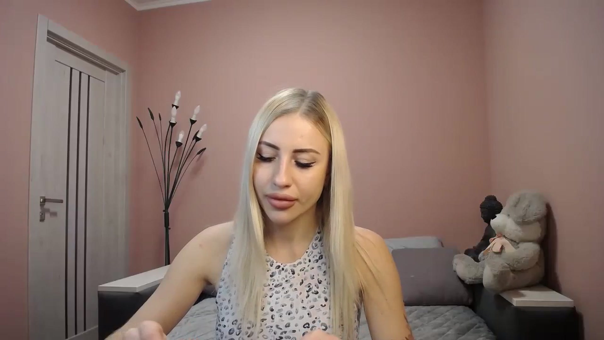 Gallery image thumbnail from KimKalash's myfreecams stream on, 12/10/2023, 09:37 image 9 of 20