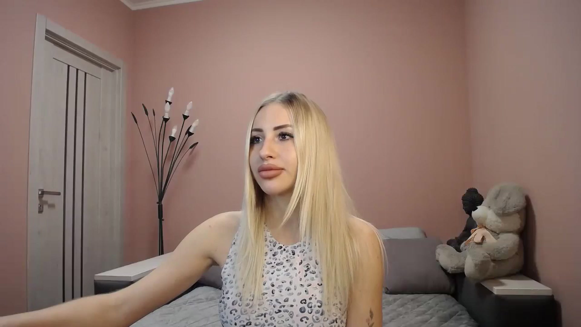 Gallery image thumbnail from KimKalash's myfreecams stream on, 12/10/2023, 09:37 image 16 of 20
